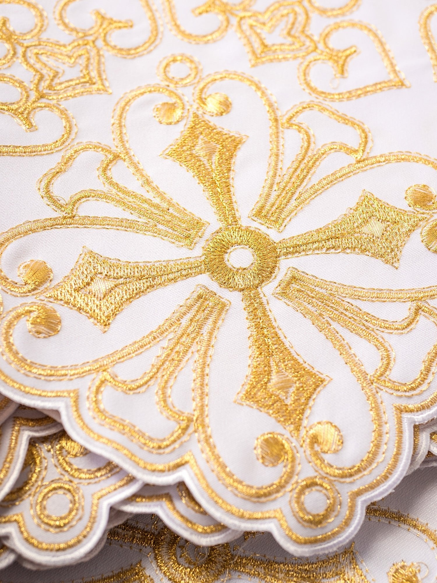 Metre with front embroidery Rosette White