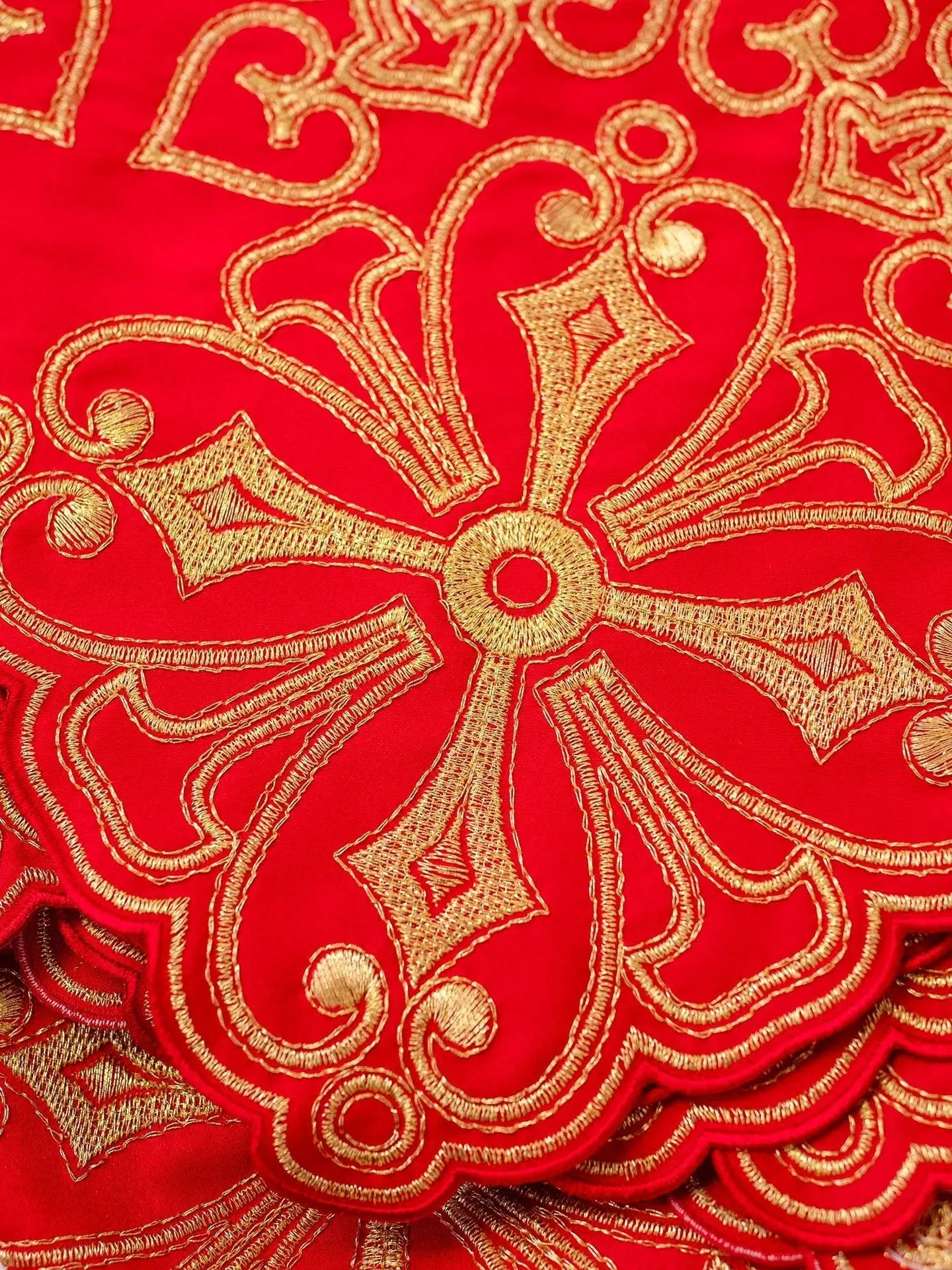 Metre with front embroidery Rosette Red