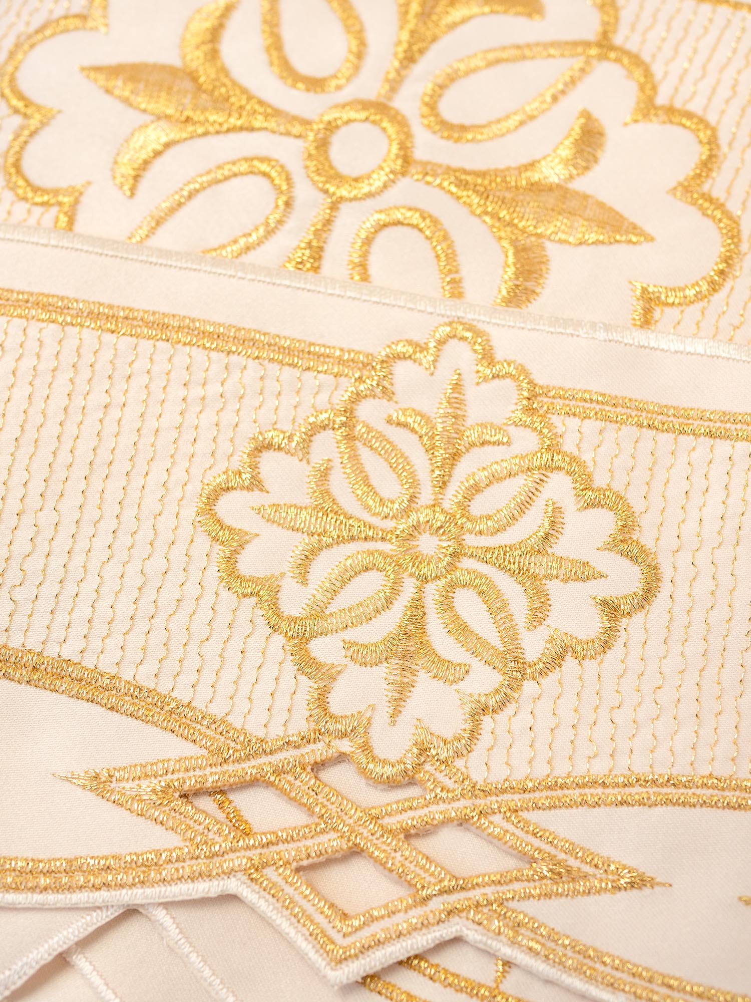 Metre with frontal embroidery Rosette ecru