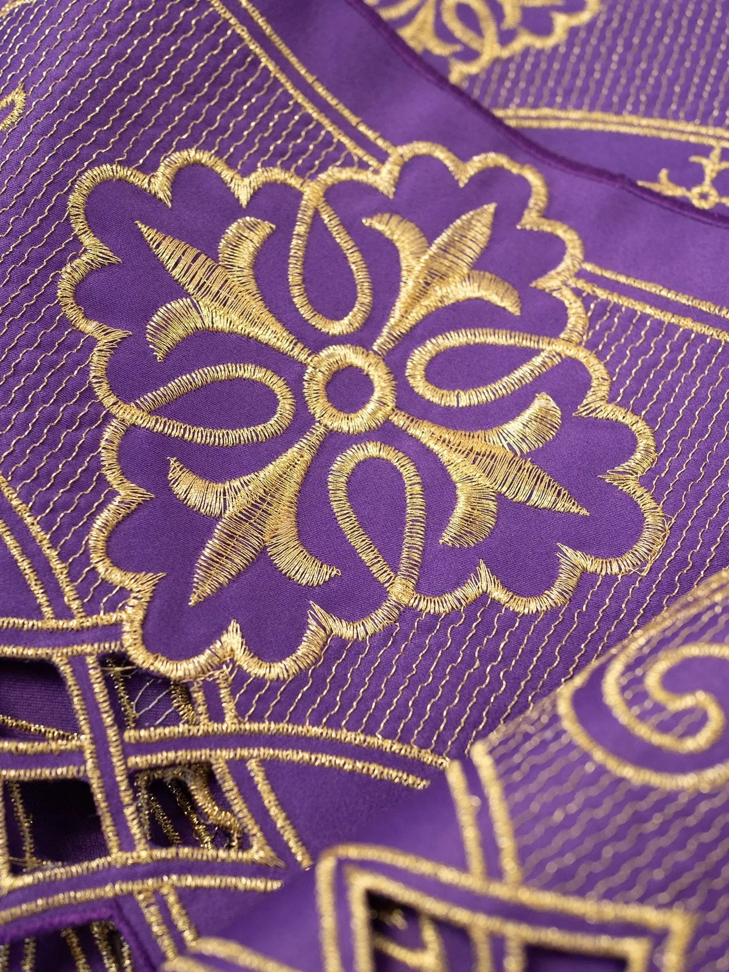 Metre with front embroidery Rosette Purple