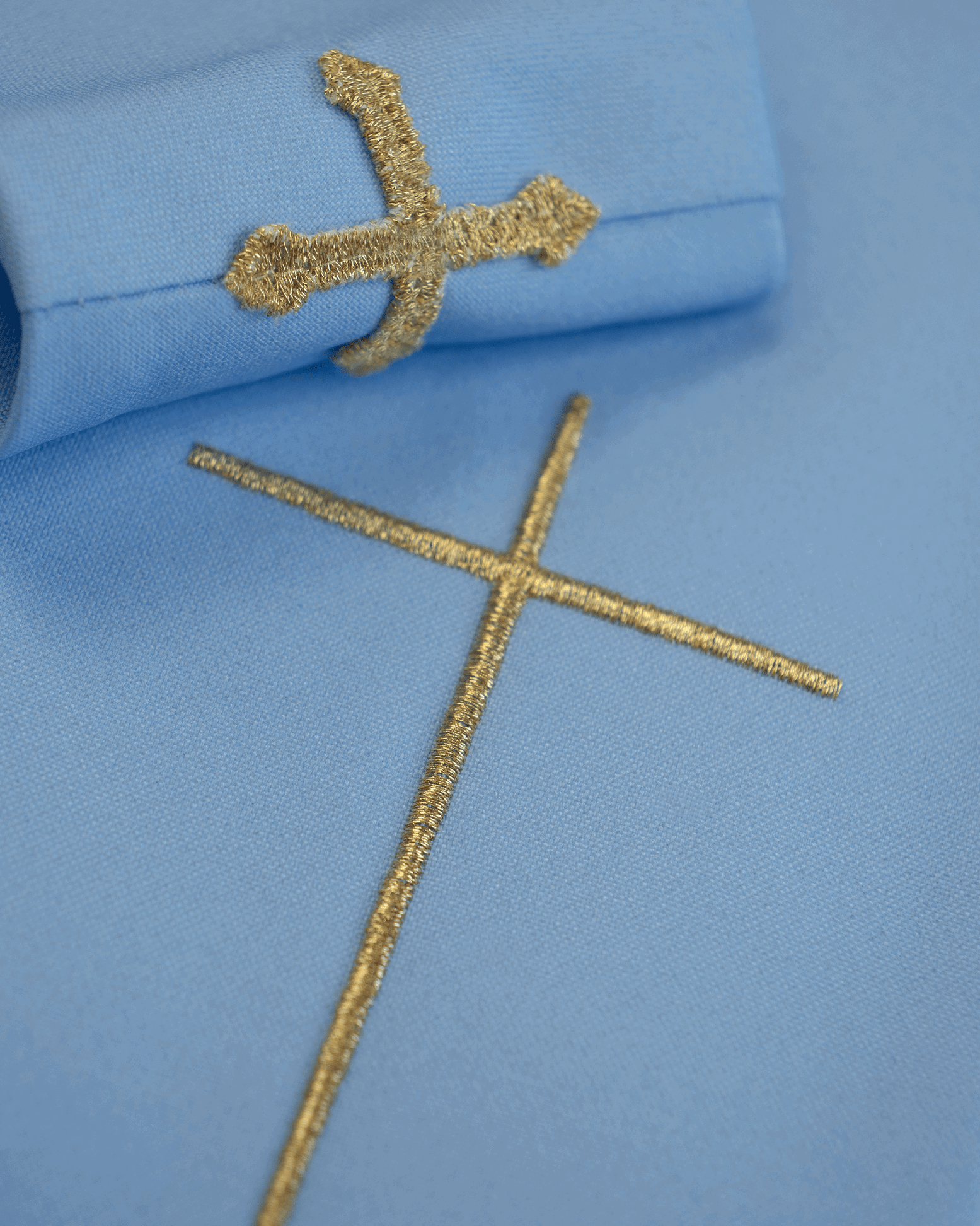 Blue Marian liturgical chasuble with wide collar and belt