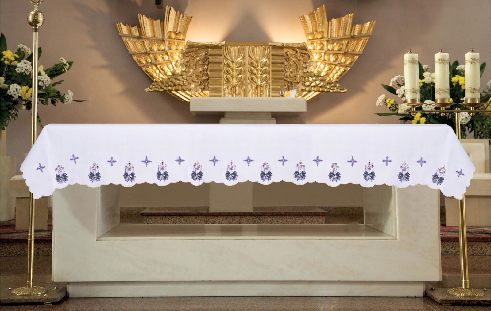 Altar cloth with embroidered Advent wreath motif with crosses