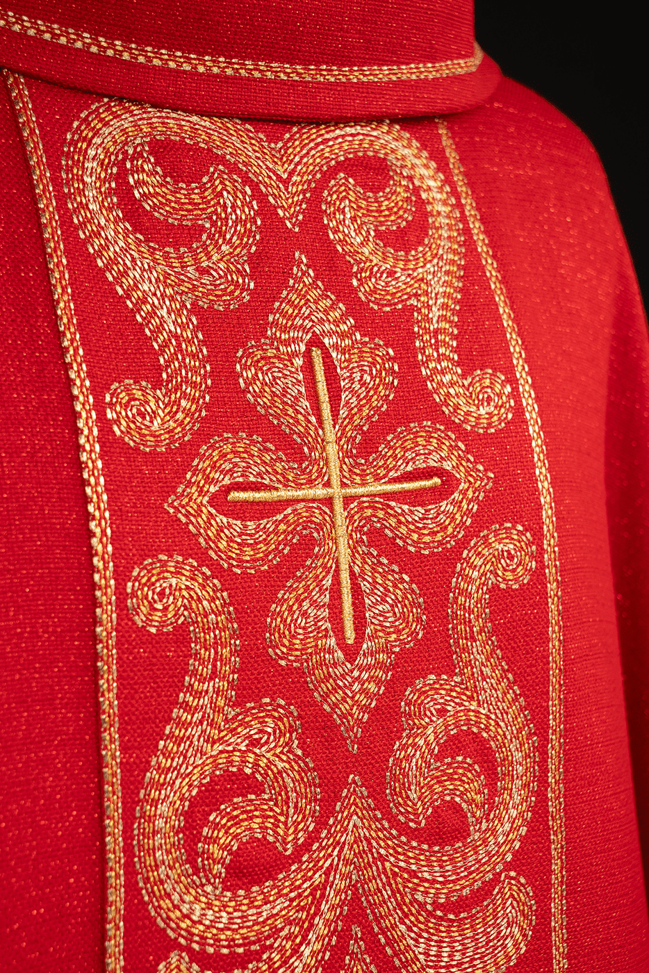 Chasuble richly embroidered with crosses Red