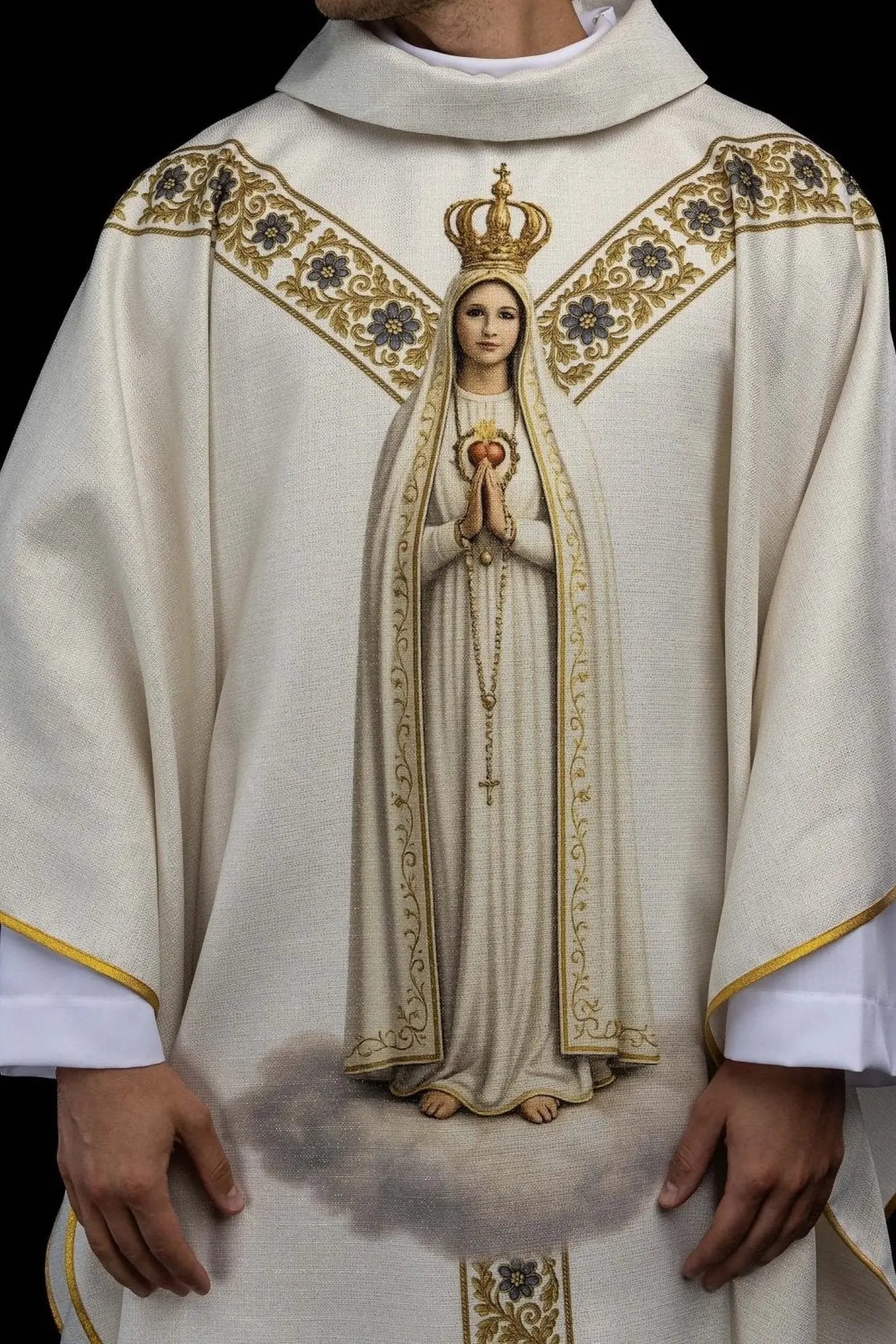 Ecru printed chasuble with an image of Our Lady of Fatima