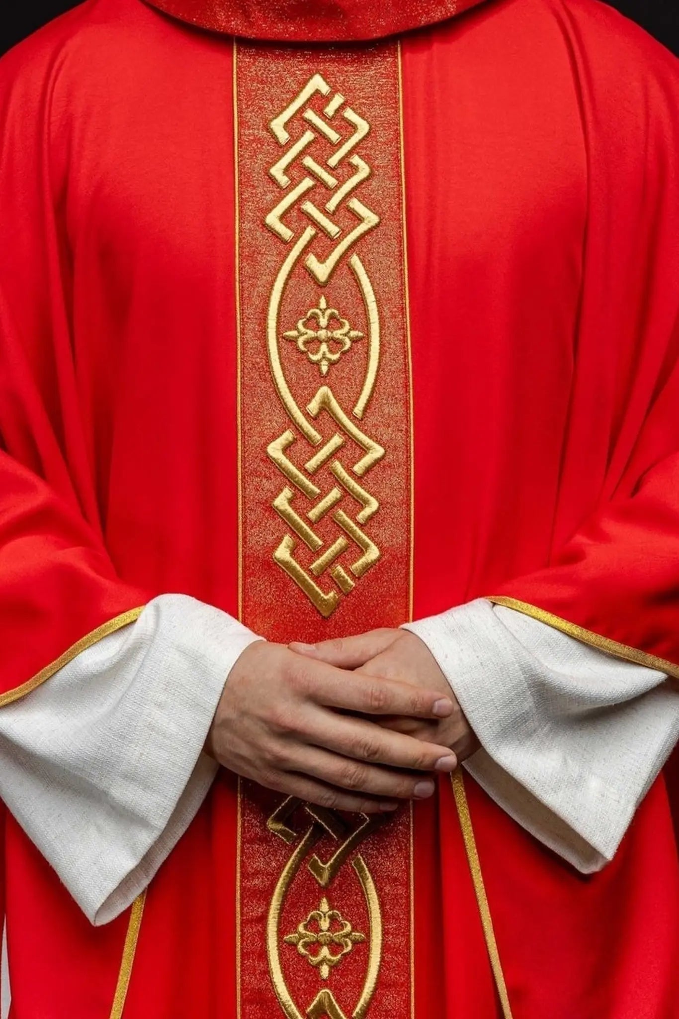 Embroidered chasuble Red with gold Cross motif