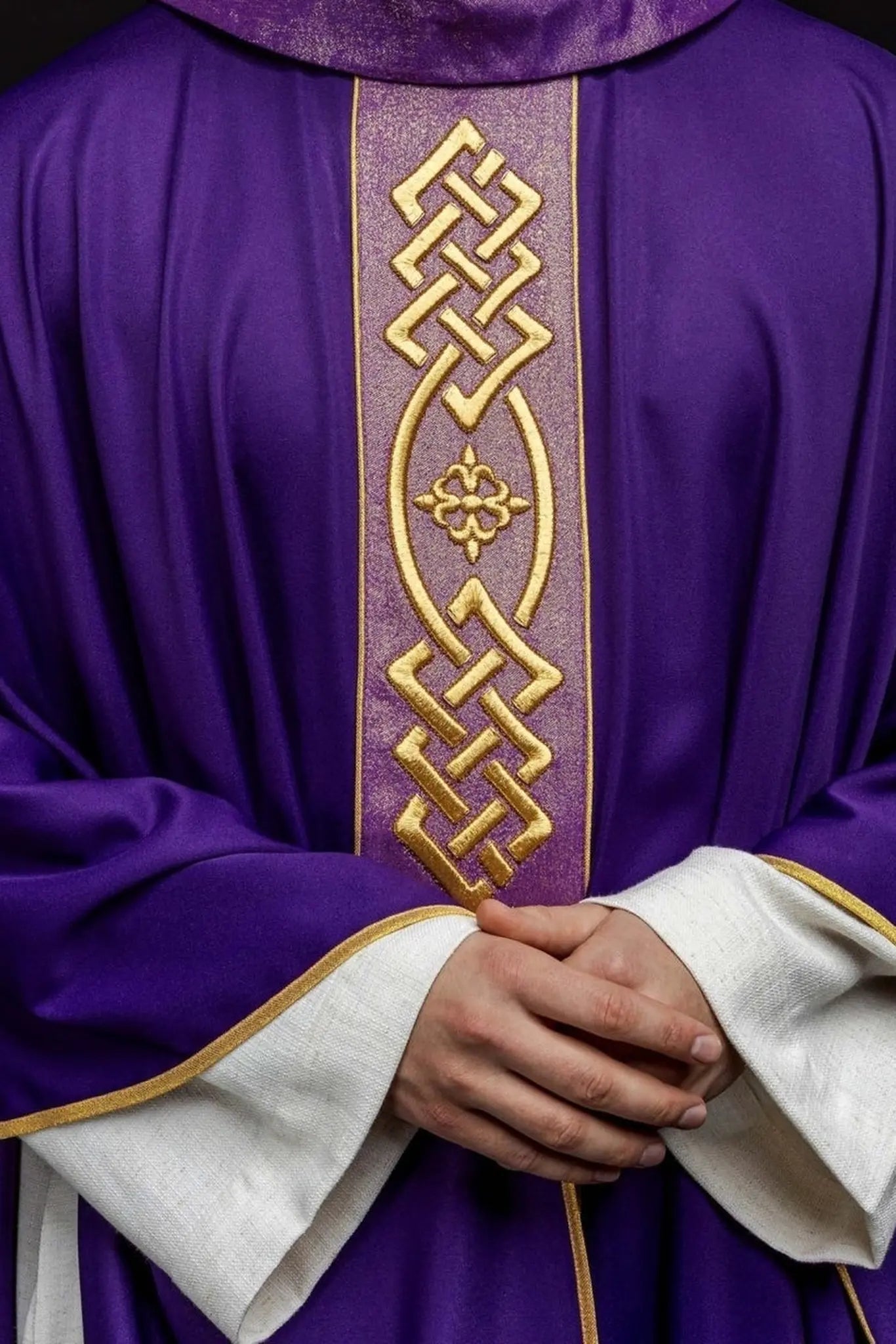 Embroidered chasuble in purple with decorative band