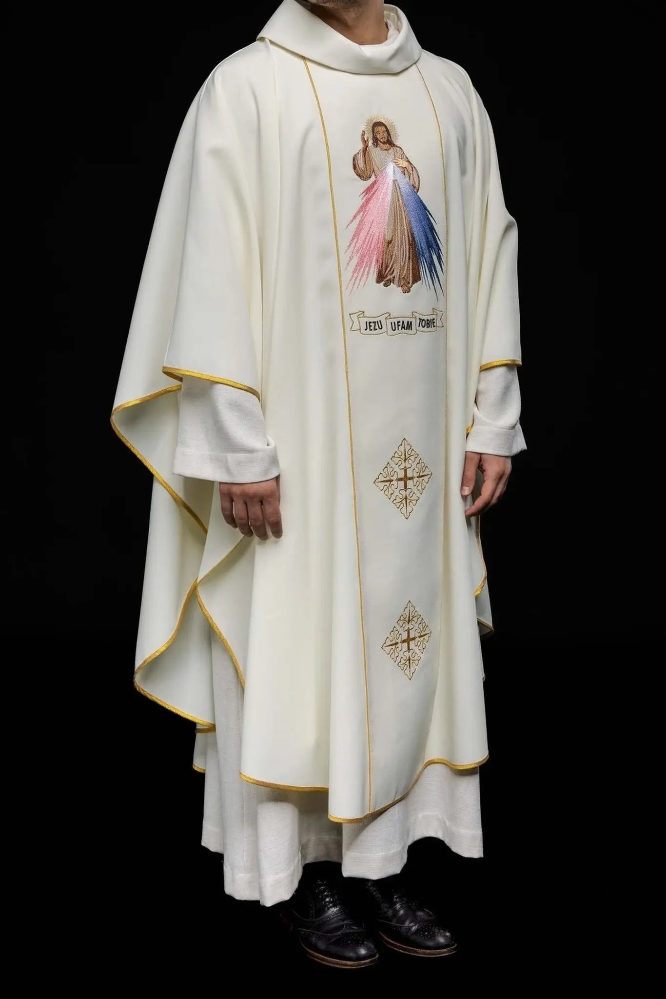 Embroidered chasuble of Merciful Jesus and IHS ecru