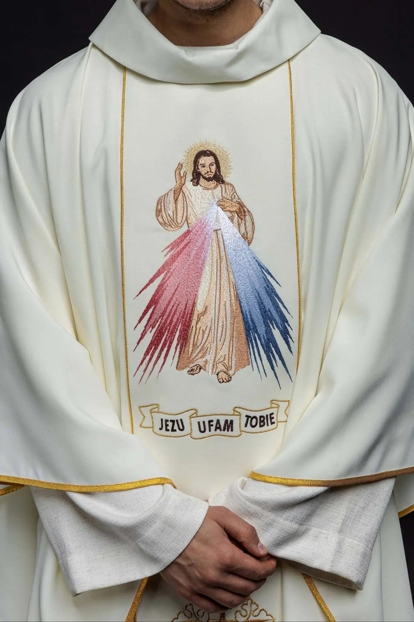 Embroidered chasuble of Merciful Jesus and IHS ecru