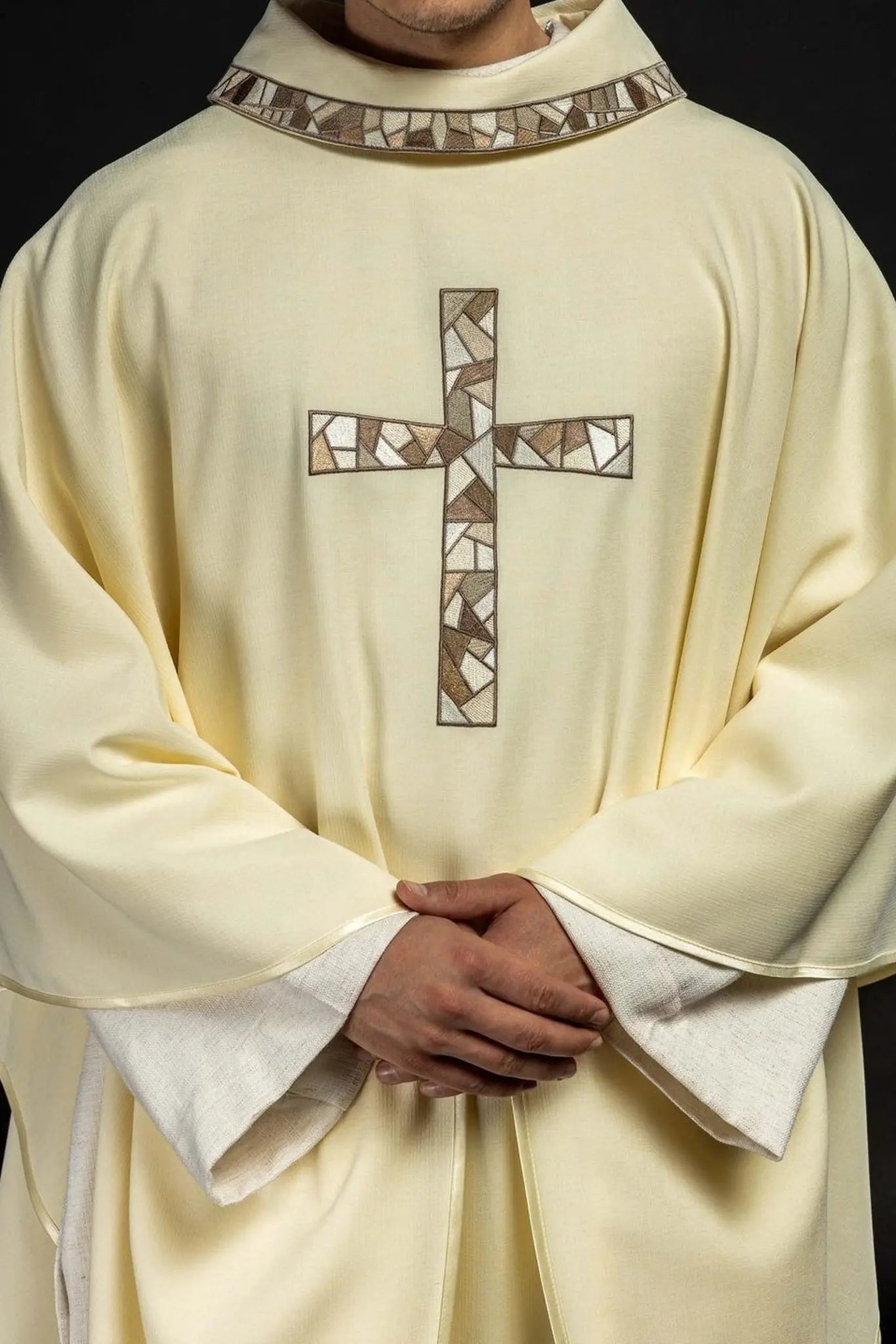 Embroidered cross ecru chasuble
