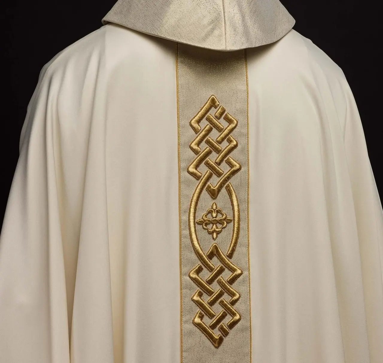 Embroidered cross ecru chasuble