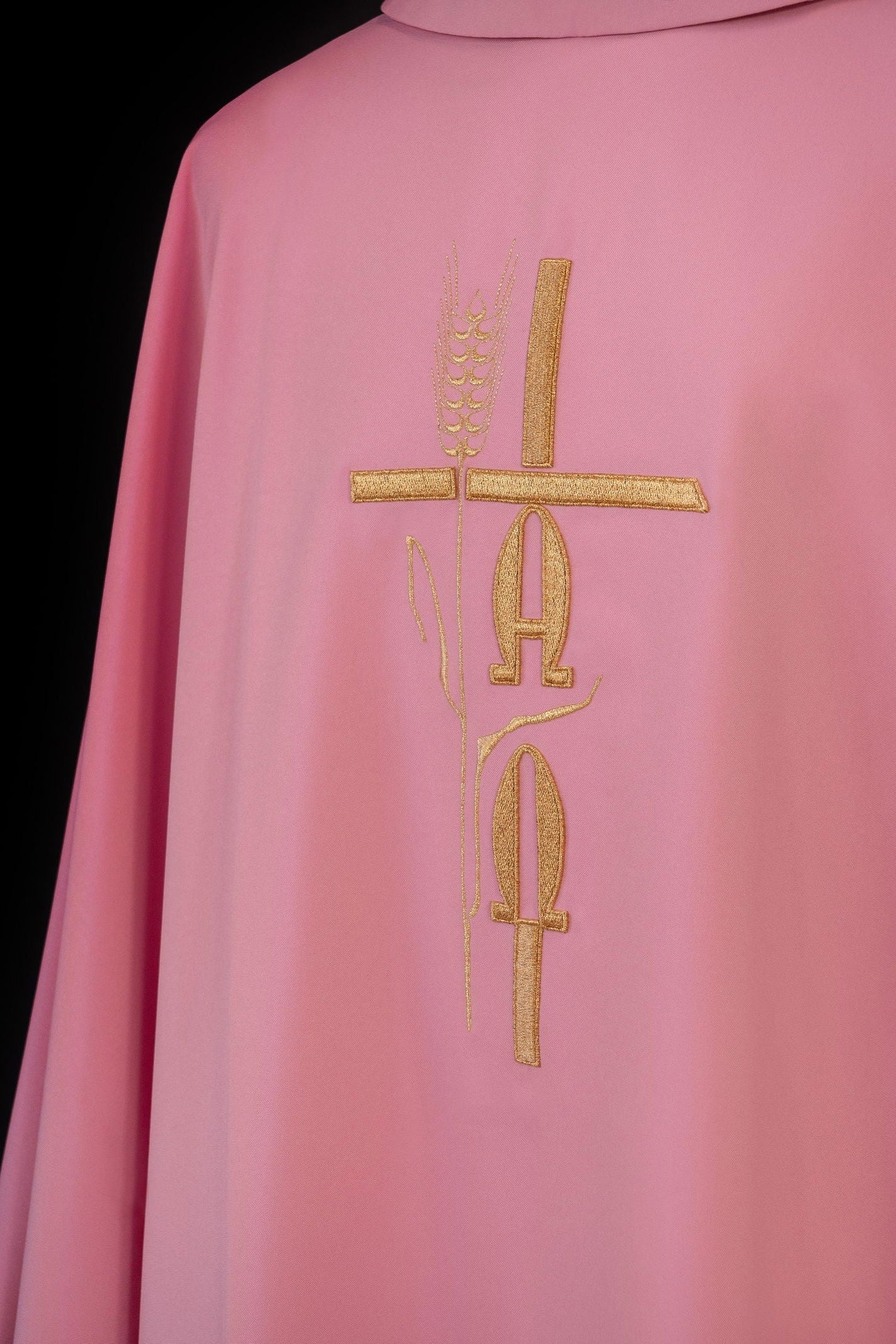 Embroidered chasuble Cross and IHS Pink