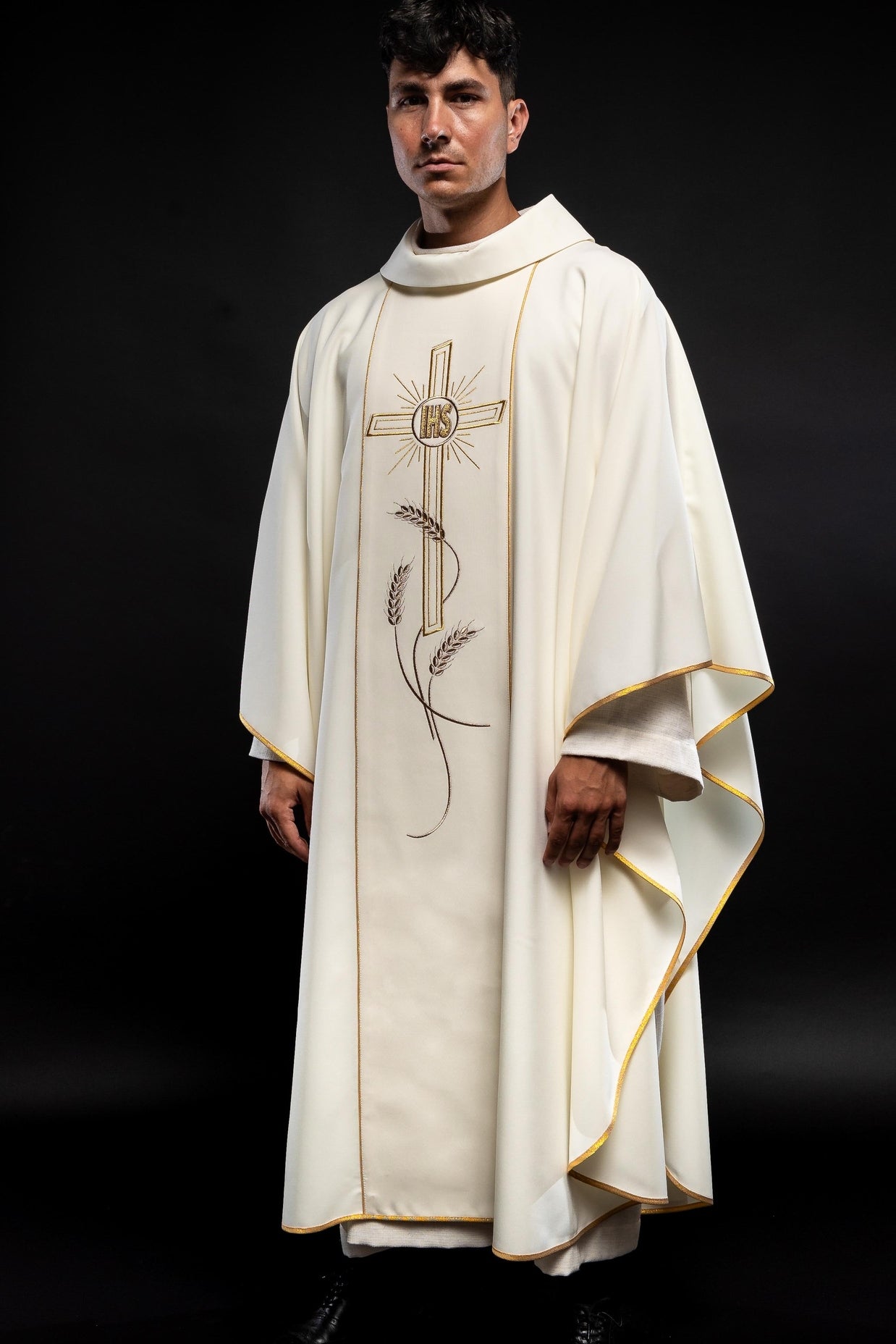 Embroidered chasuble Cross with IHS symbol ecru