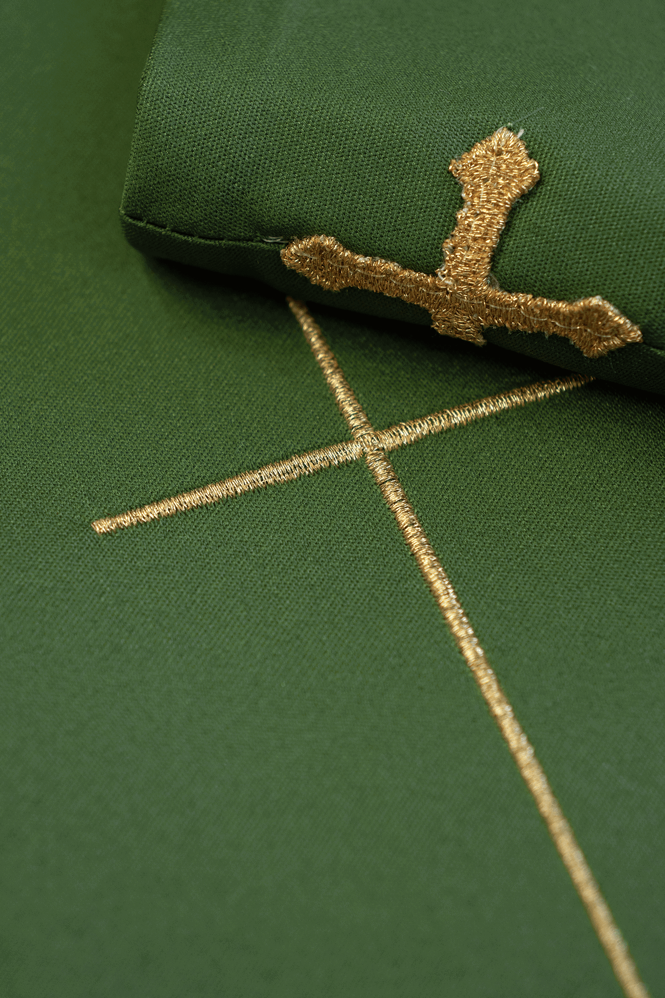 Embroidered chasuble Green cross Gold stripes