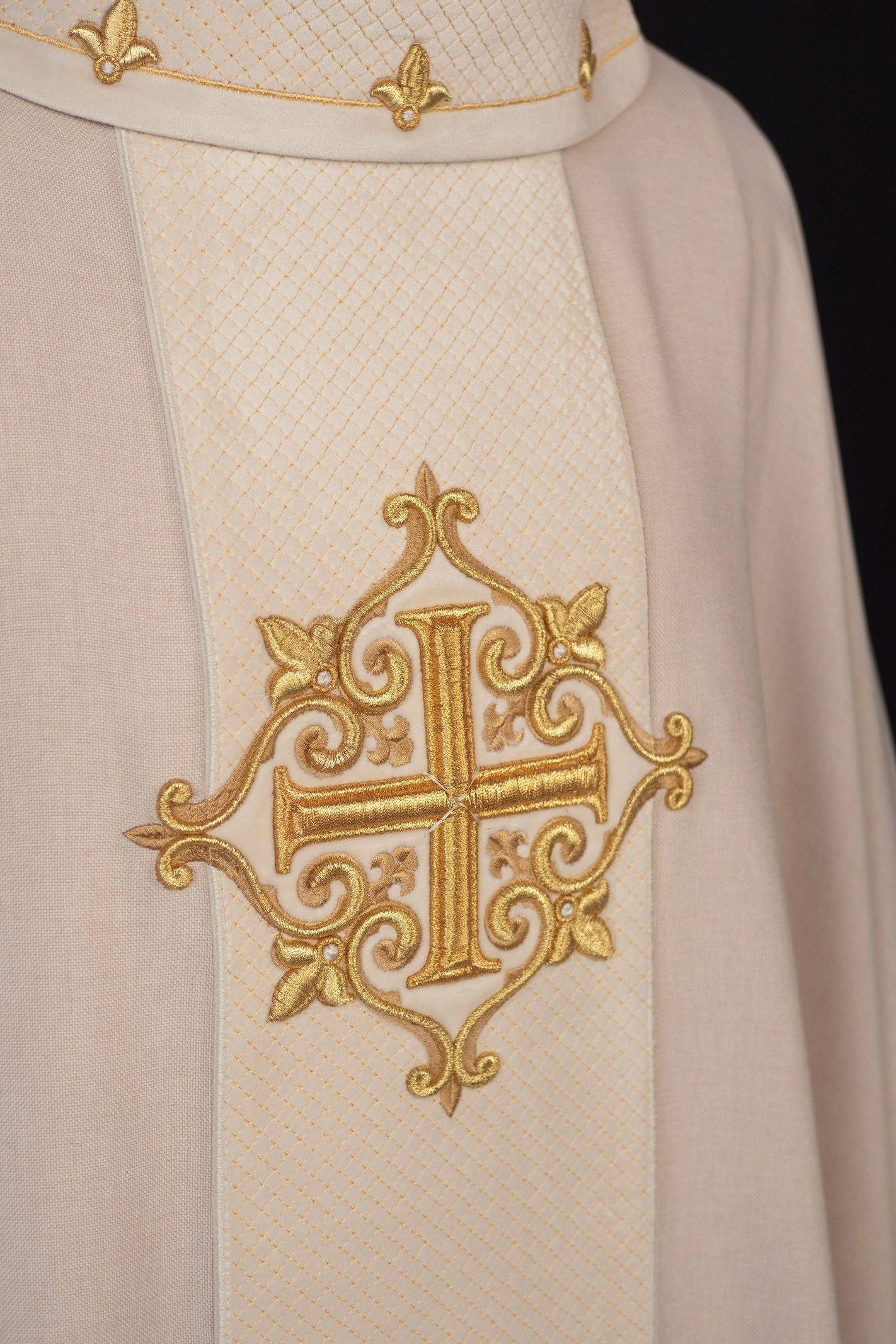 Chasuble embroidered on velvet with symbol Cross Ecru