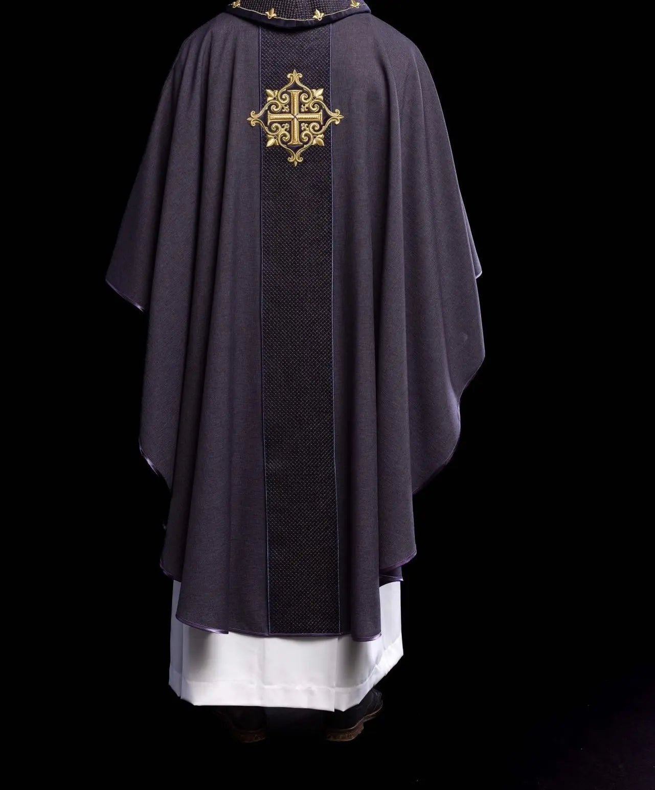 Chasuble embroidered on velvet with the symbol of the Purple Cross