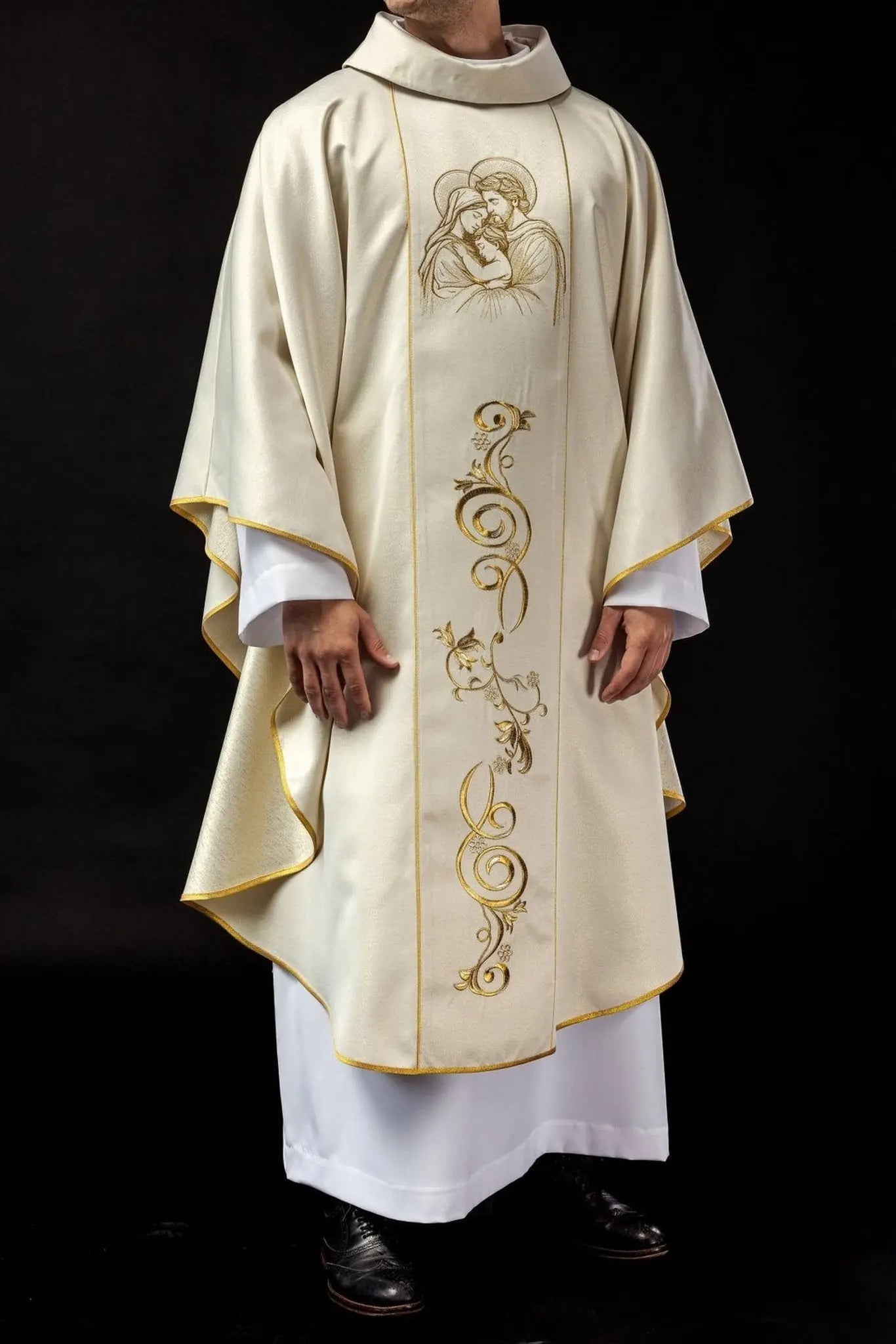Embroidered chasuble for Christmas with the image of the Holy Family