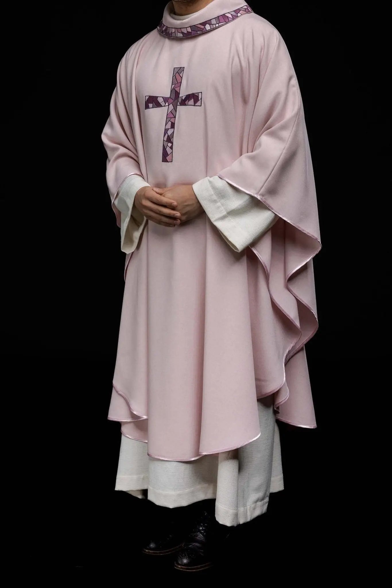 Embroidered chasuble of the cross Pink