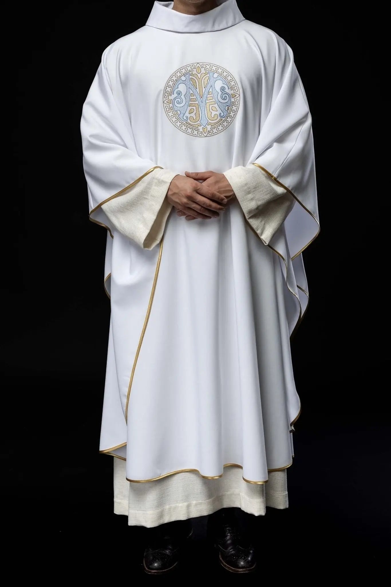 Casula mariana Bordada – Branco