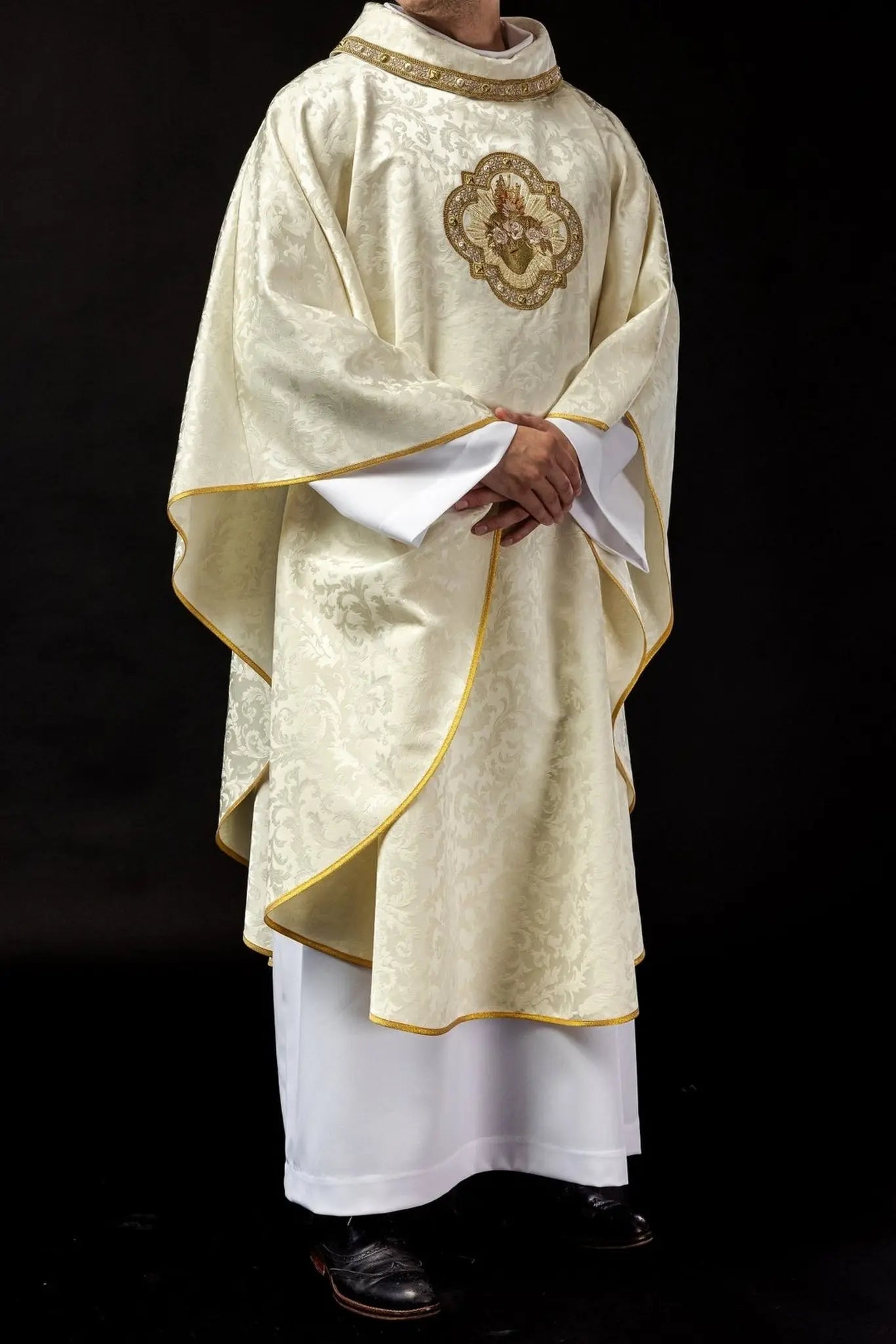 Embroidered Chasuble with the Heart of Mary Motif on Jacquard Fabric