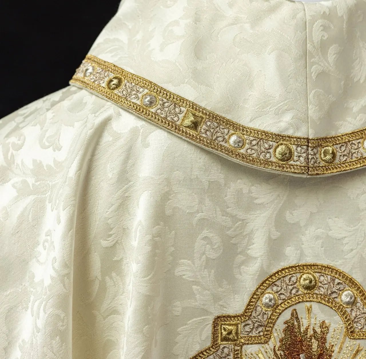 Embroidered Chasuble with the Heart of Mary Motif on Jacquard Fabric