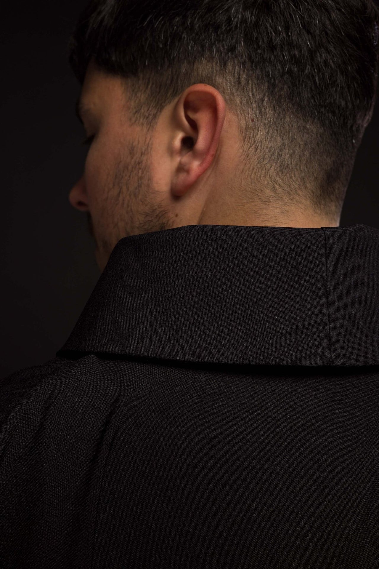 Ornat haftowany z symbolem IHS czarny