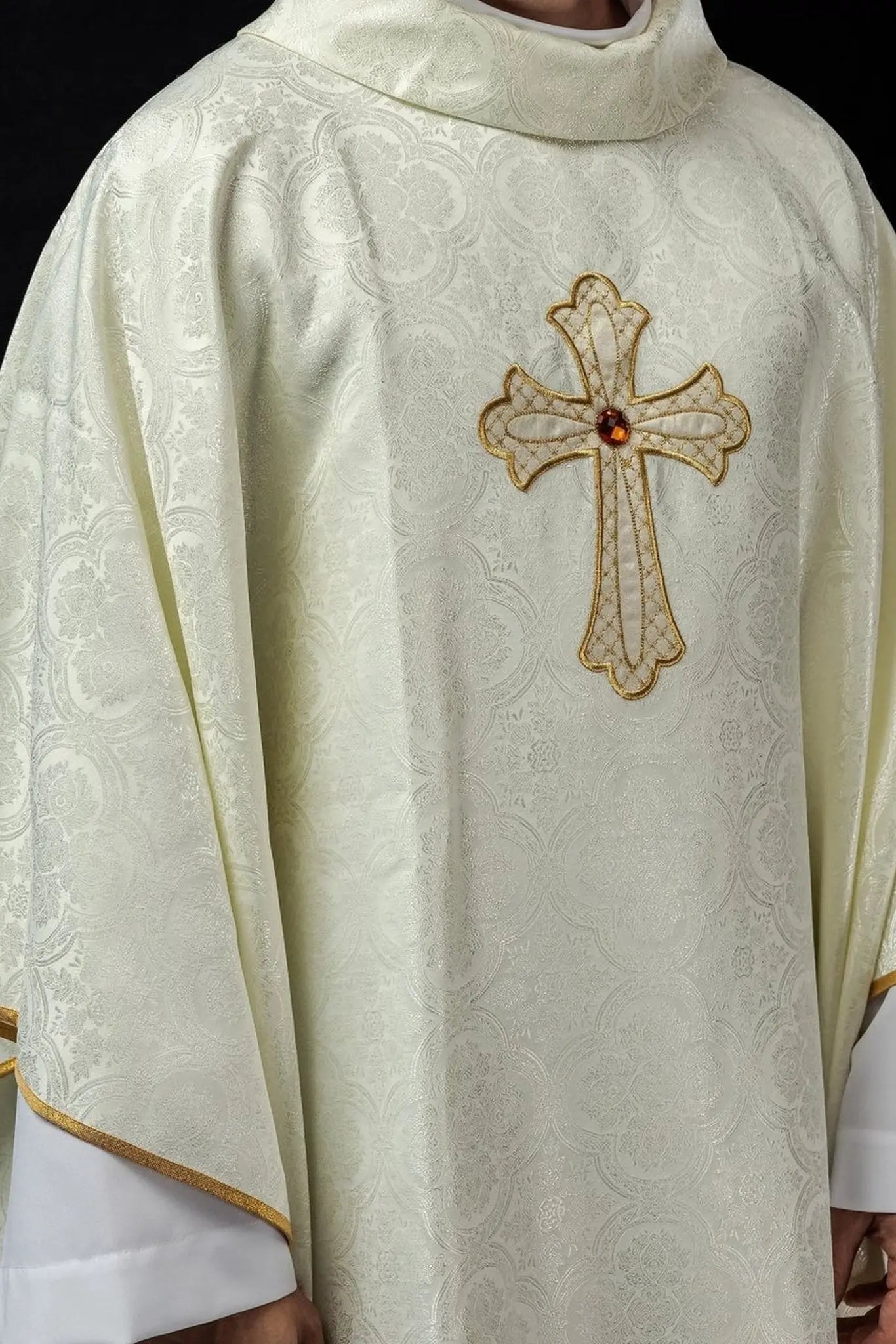 Embroidered chasuble with symbol of the cross ecru