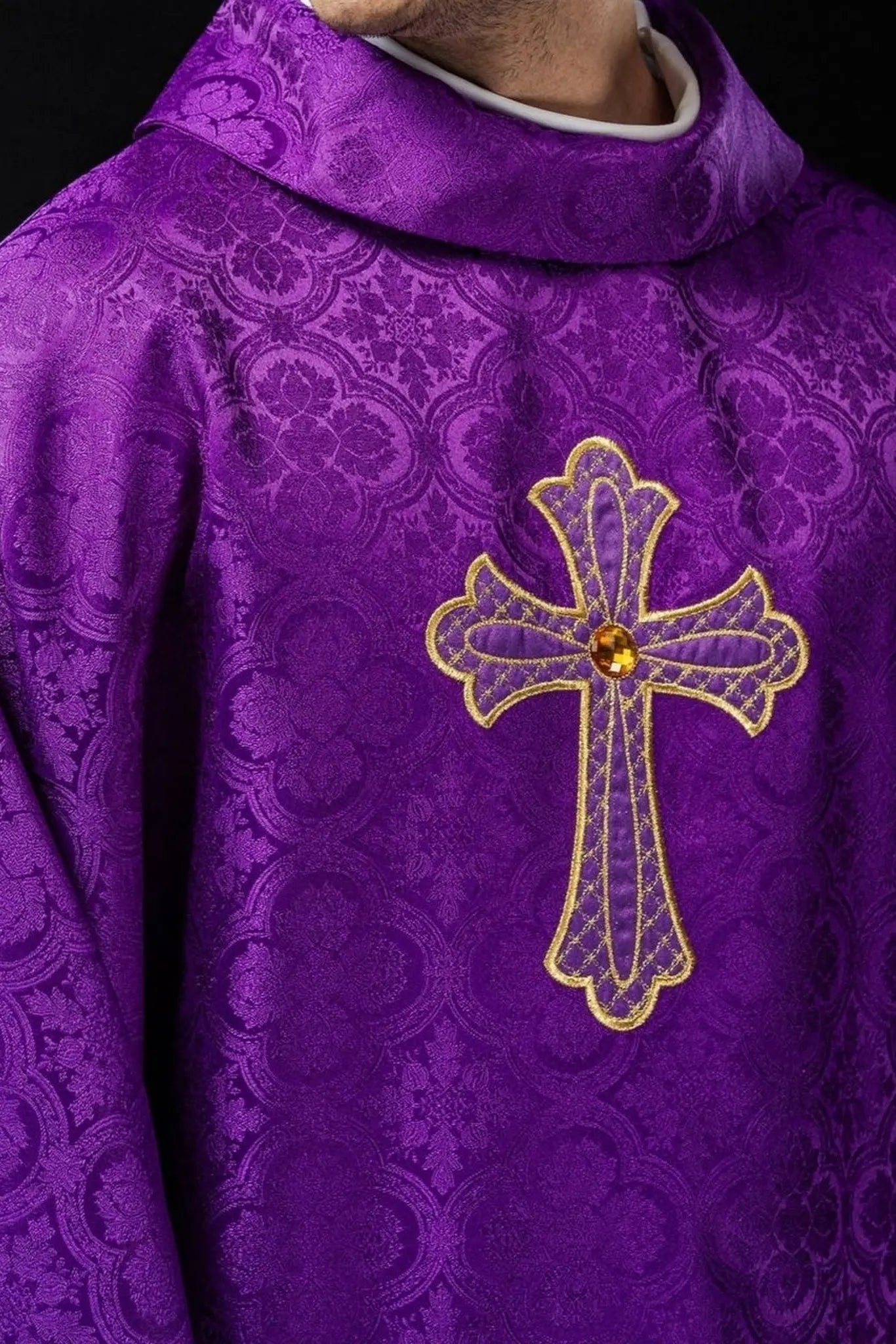 Embroidered chasuble with symbol of the cross Purple