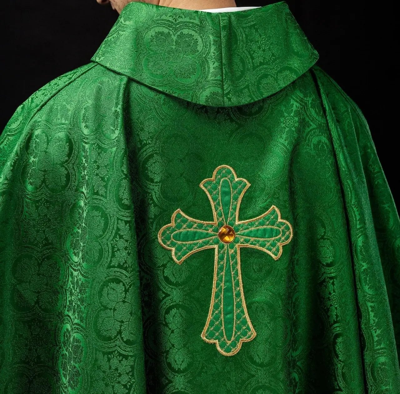 Embroidered chasuble with symbol of the cross Green