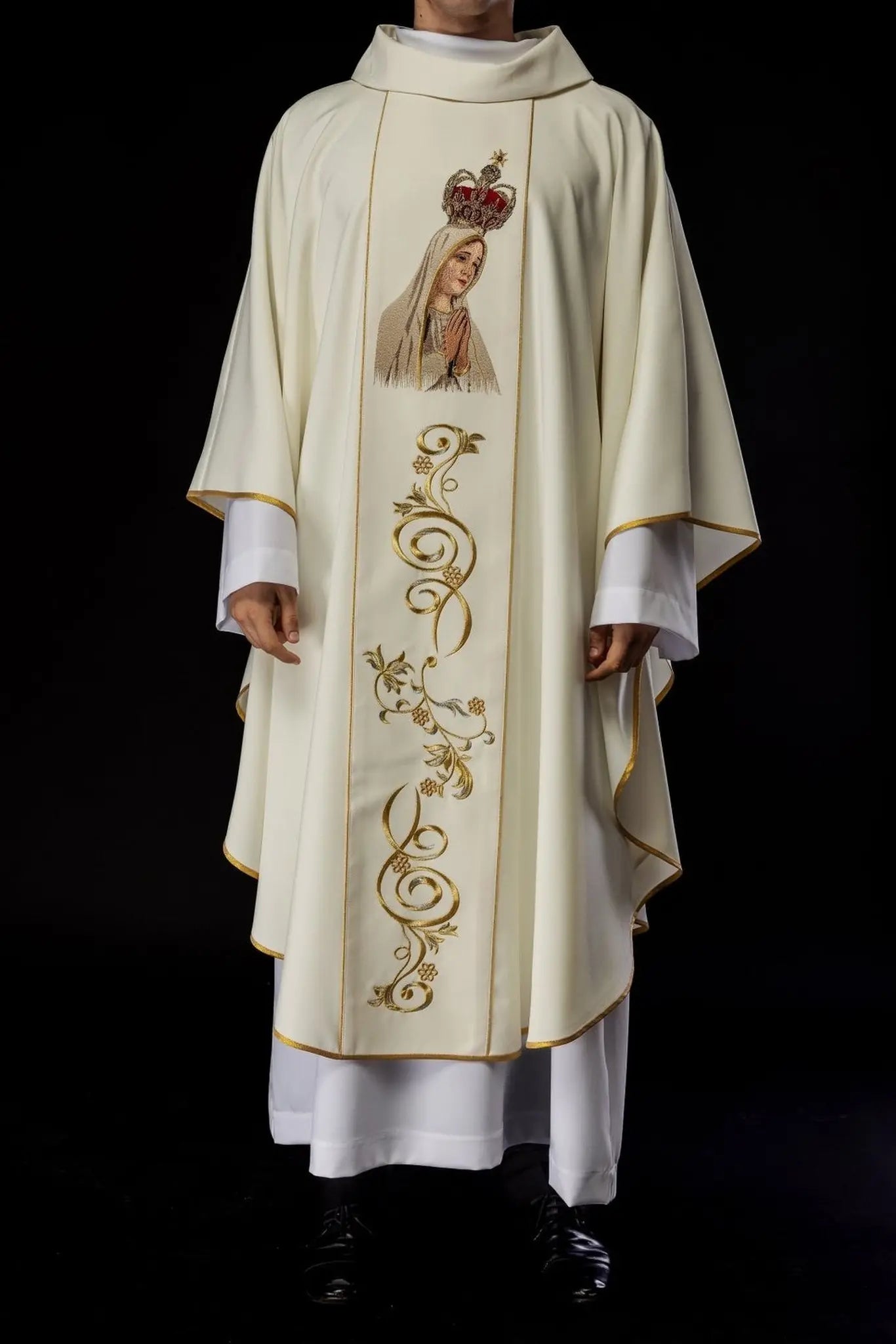 Embroidered chasuble with the image of Our Lady of Fatima