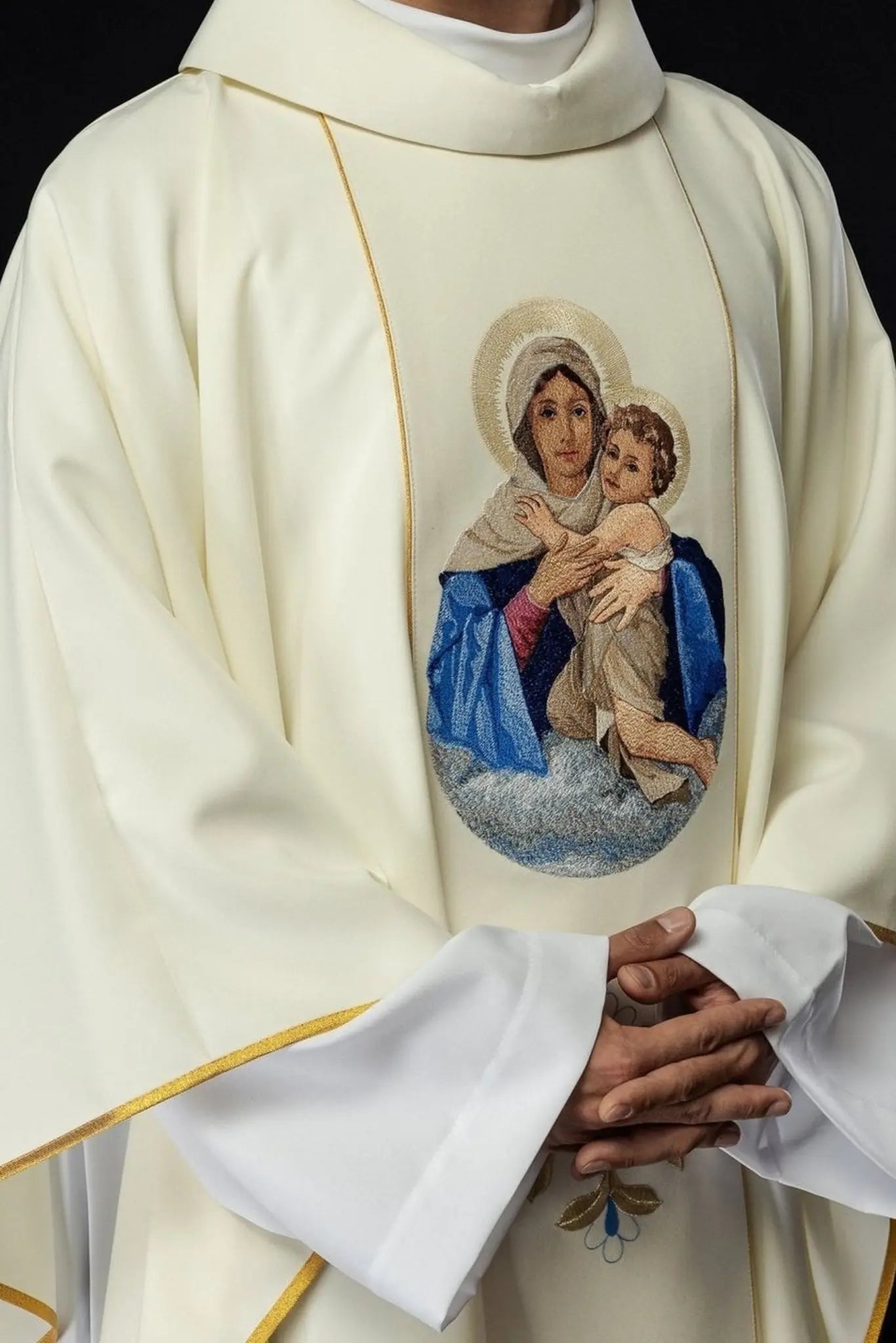 Embroidered chasuble with the image of Our Lady and Child