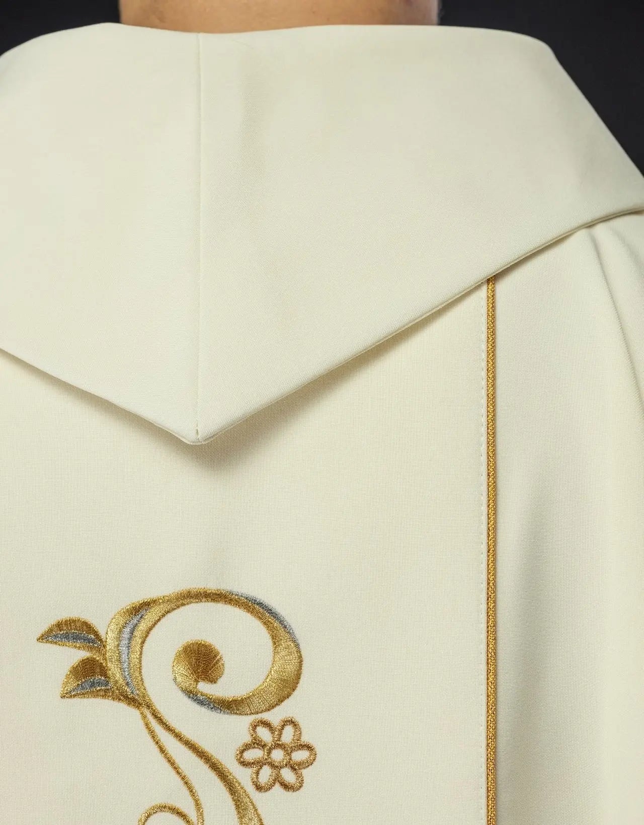 Embroidered chasuble with an image of the Heart of Mary