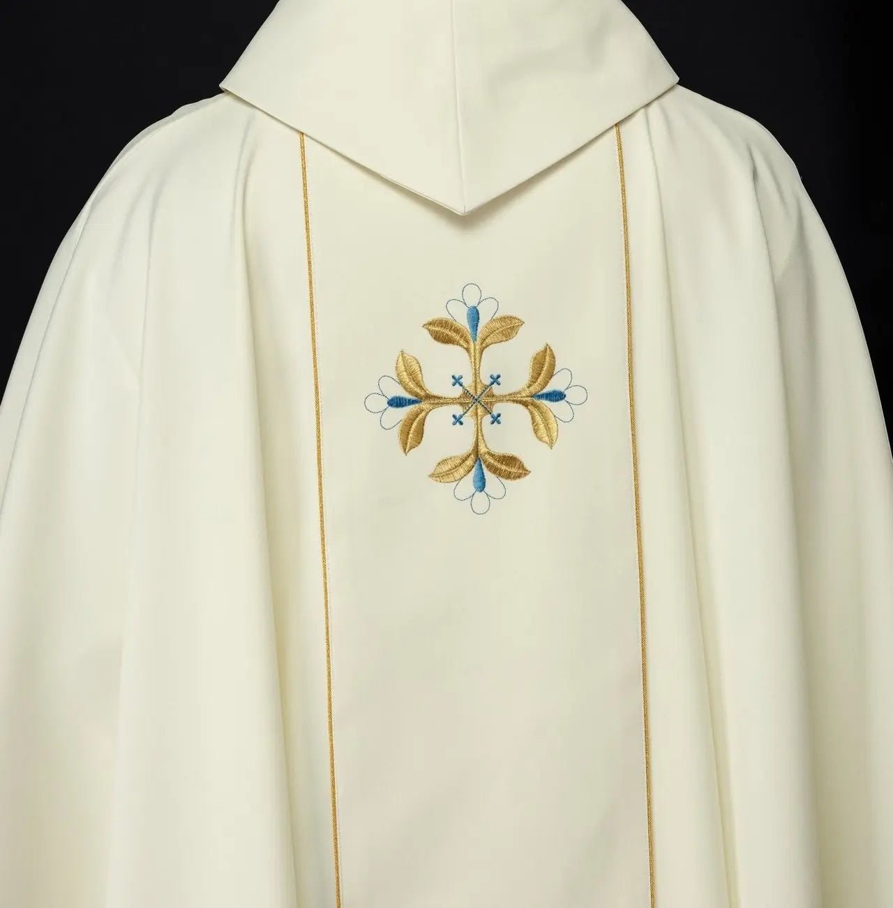 Embroidered chasuble with an image of the Heart of Mary
