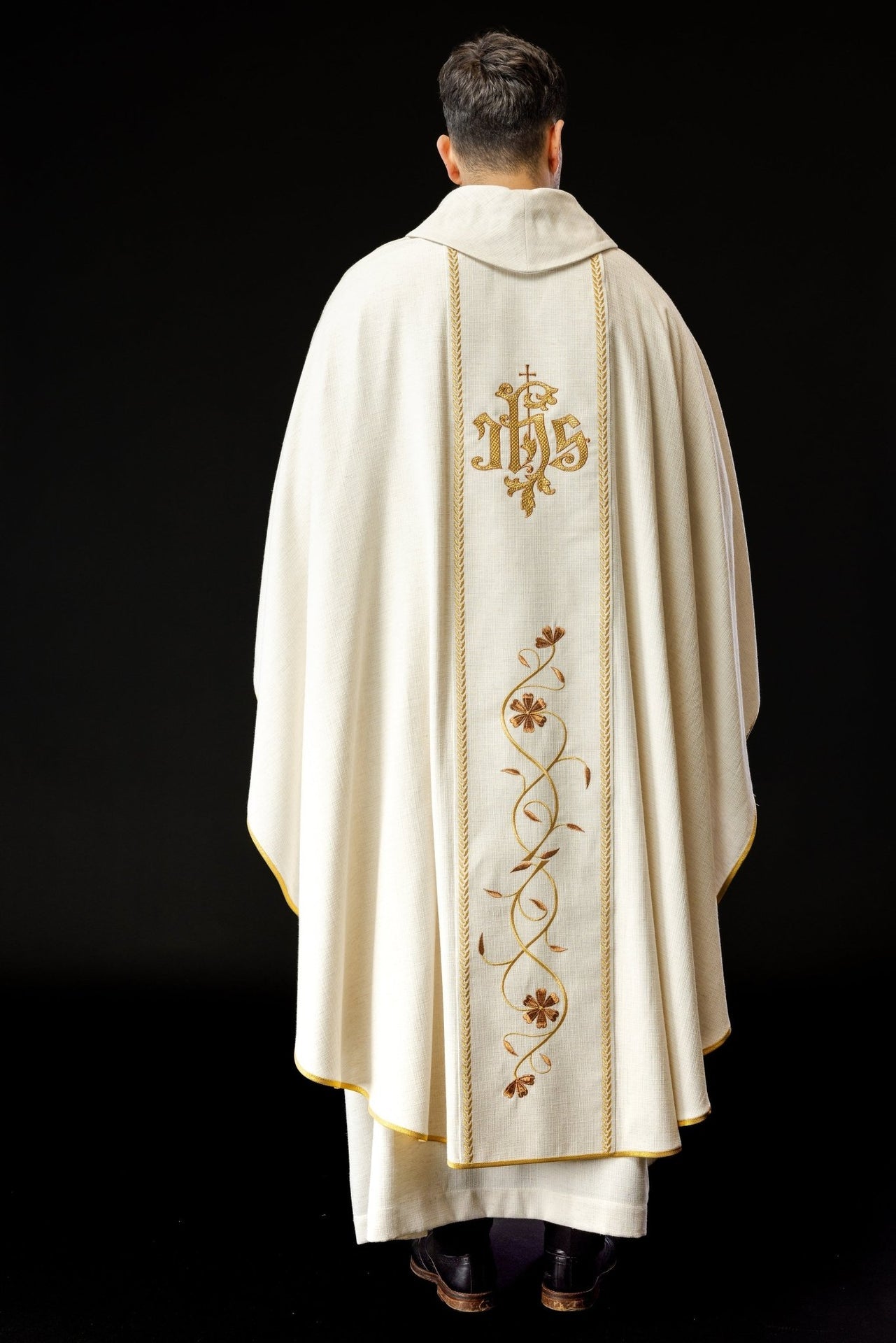 Ornat haftowany z wizerunkiem Świętego Józefa