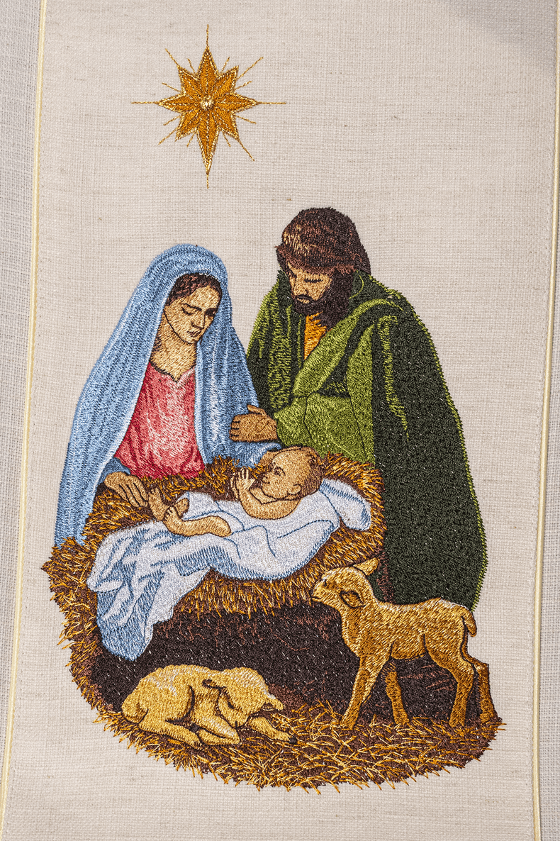 Chasuble embroidered with the image of the Holy Family natural weave fabric