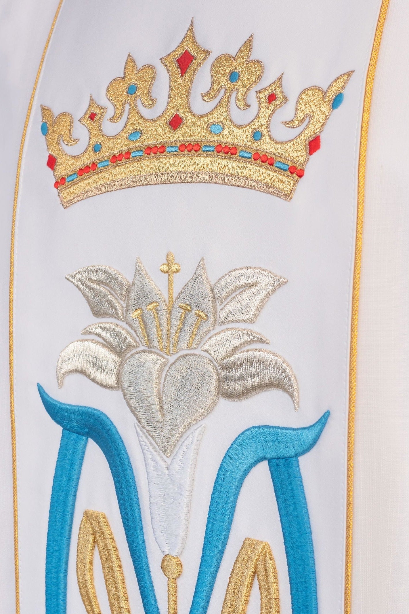 Liturgical chasuble with embroidered crown of the Virgin Mary