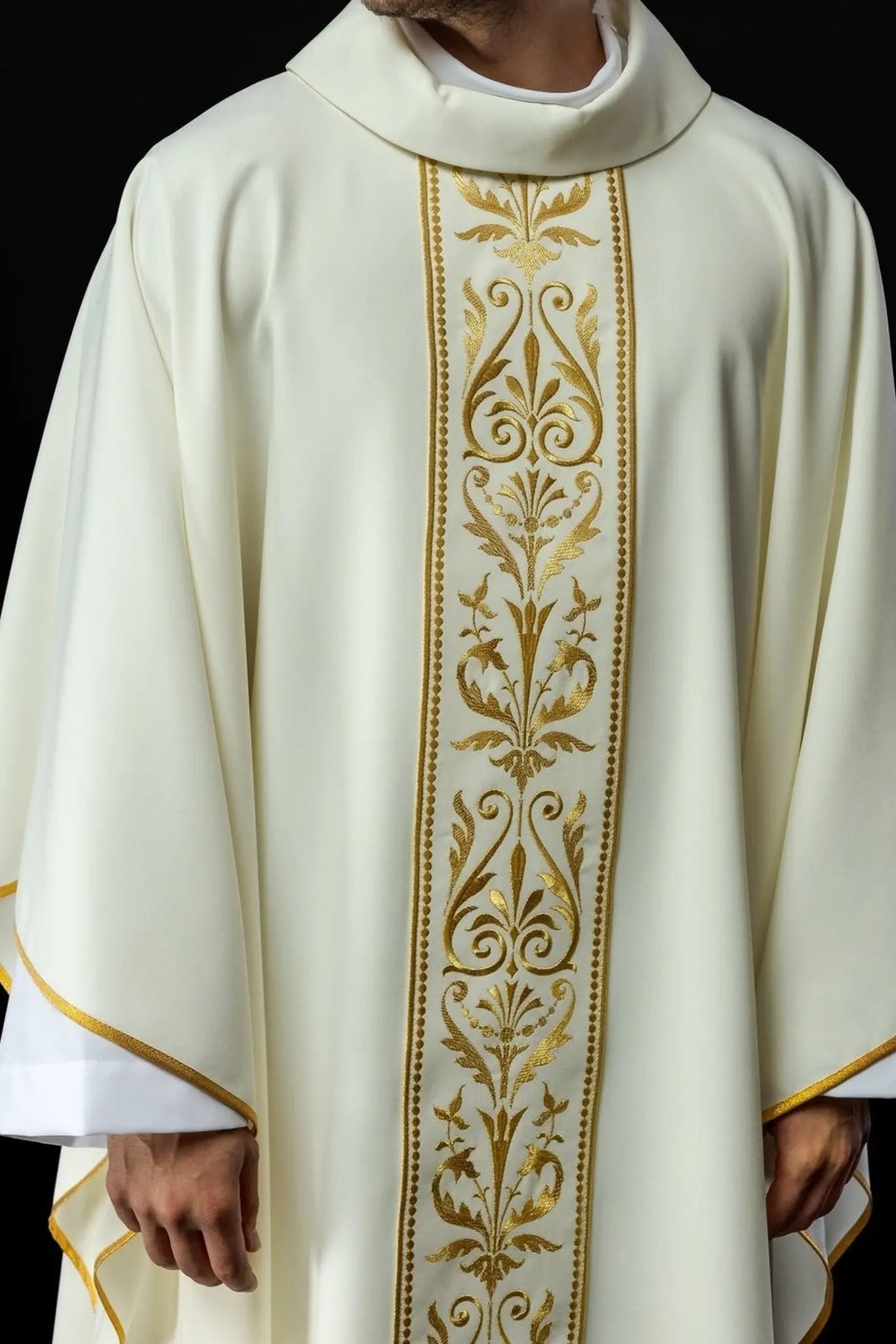 Liturgical chasuble with embroidered belt in ecru
