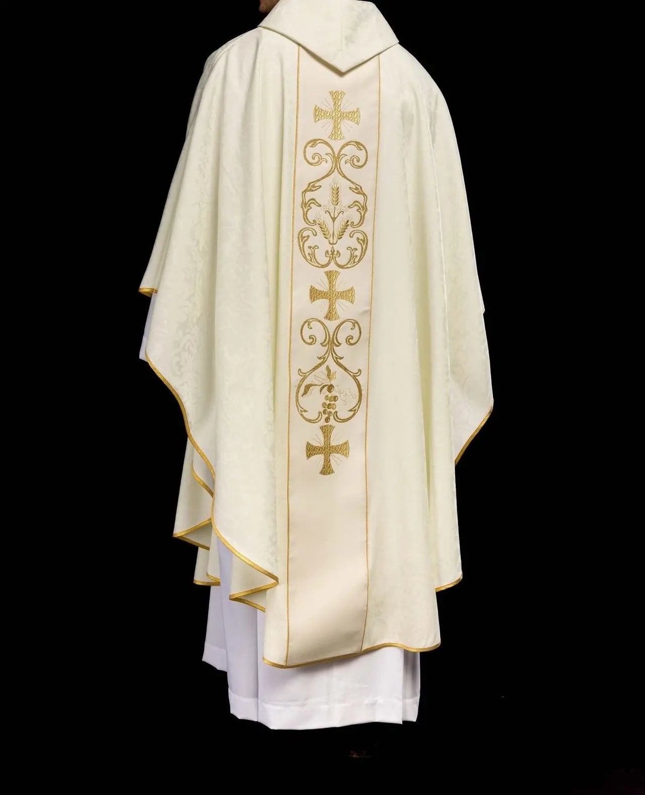 Liturgical chasuble with decorated belt