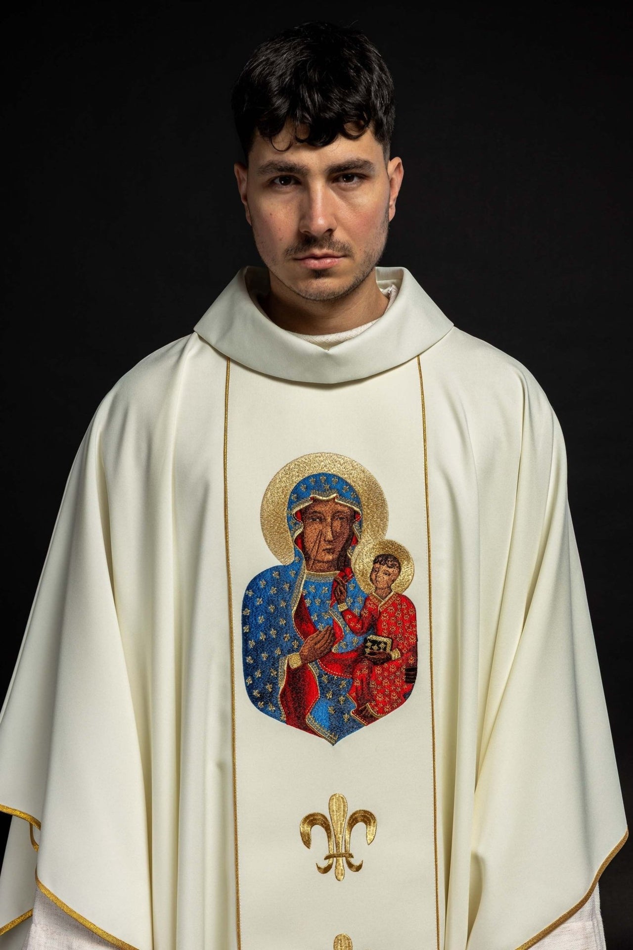 Ornat Matki Boskiej Częstochowskiej w kolorze ecru