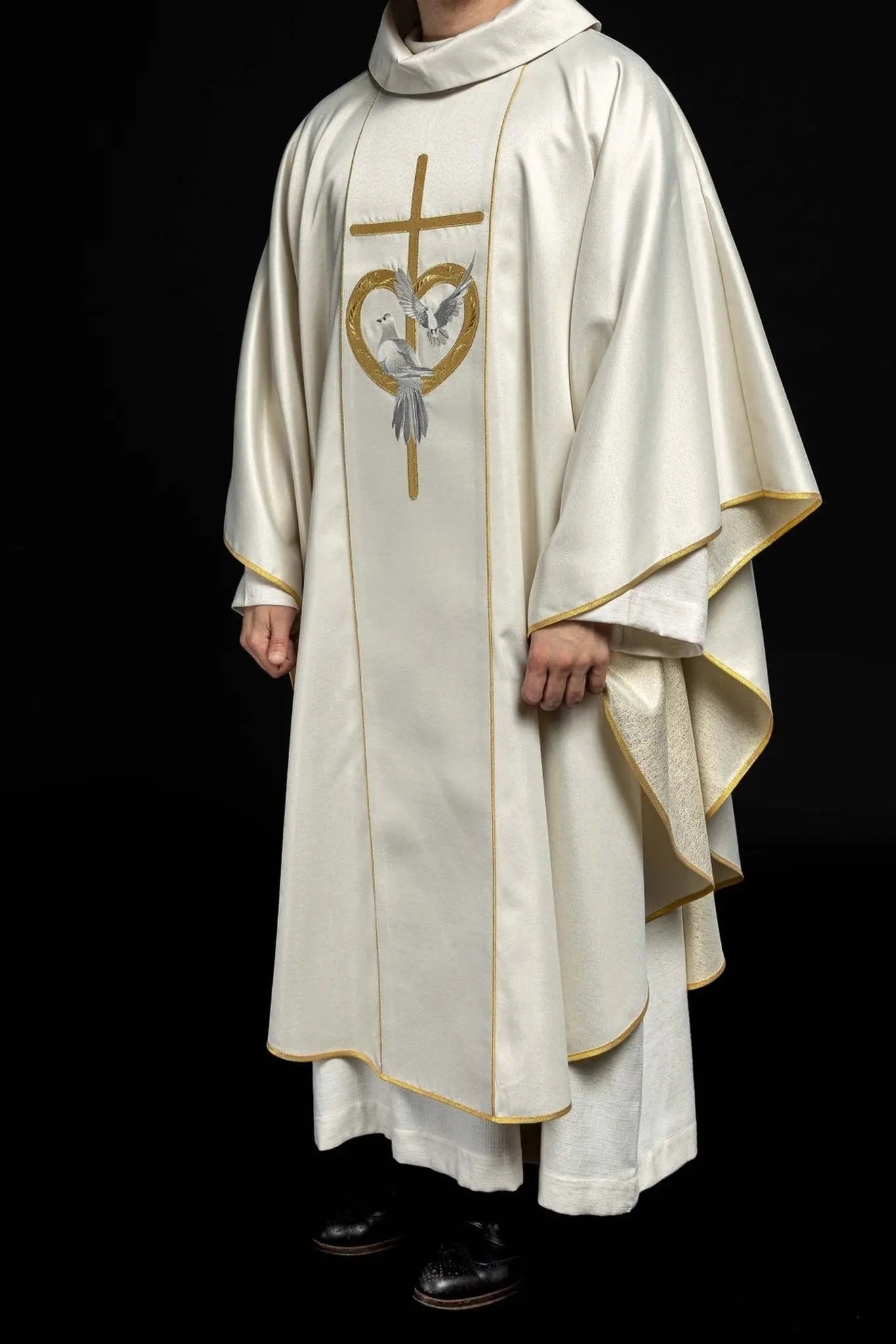 Wedding chasuble in the colour ecru