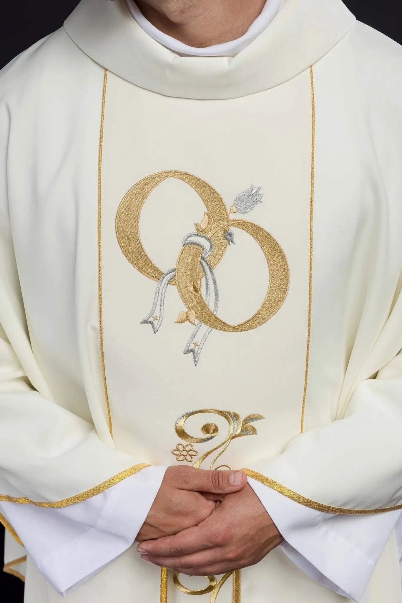 Wedding chasuble with wedding rings in ecru