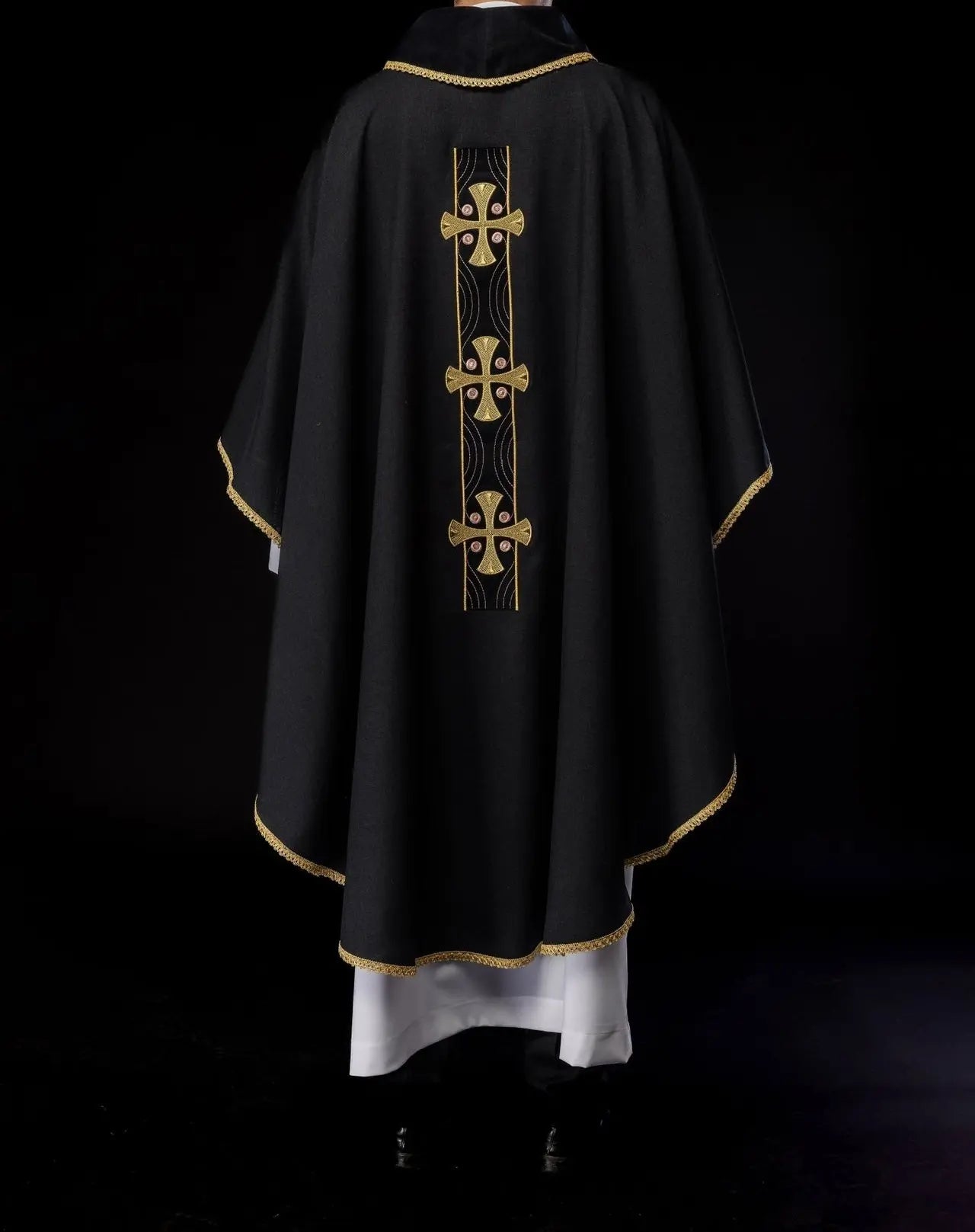 Chasuble with embroidered gold crosses and collar piping in black