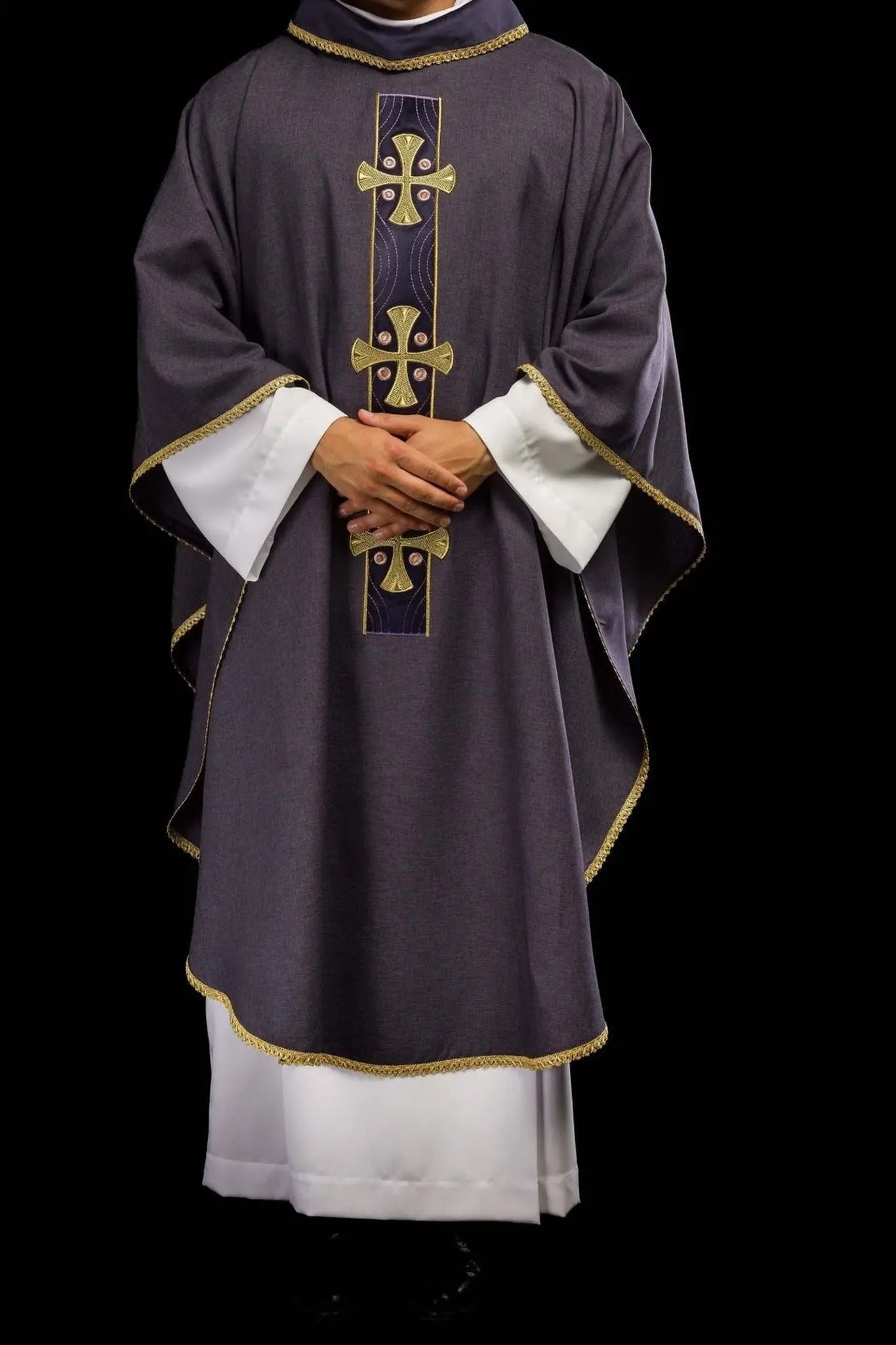 Chasuble in embroidered gold crosses and piping on collar in purple