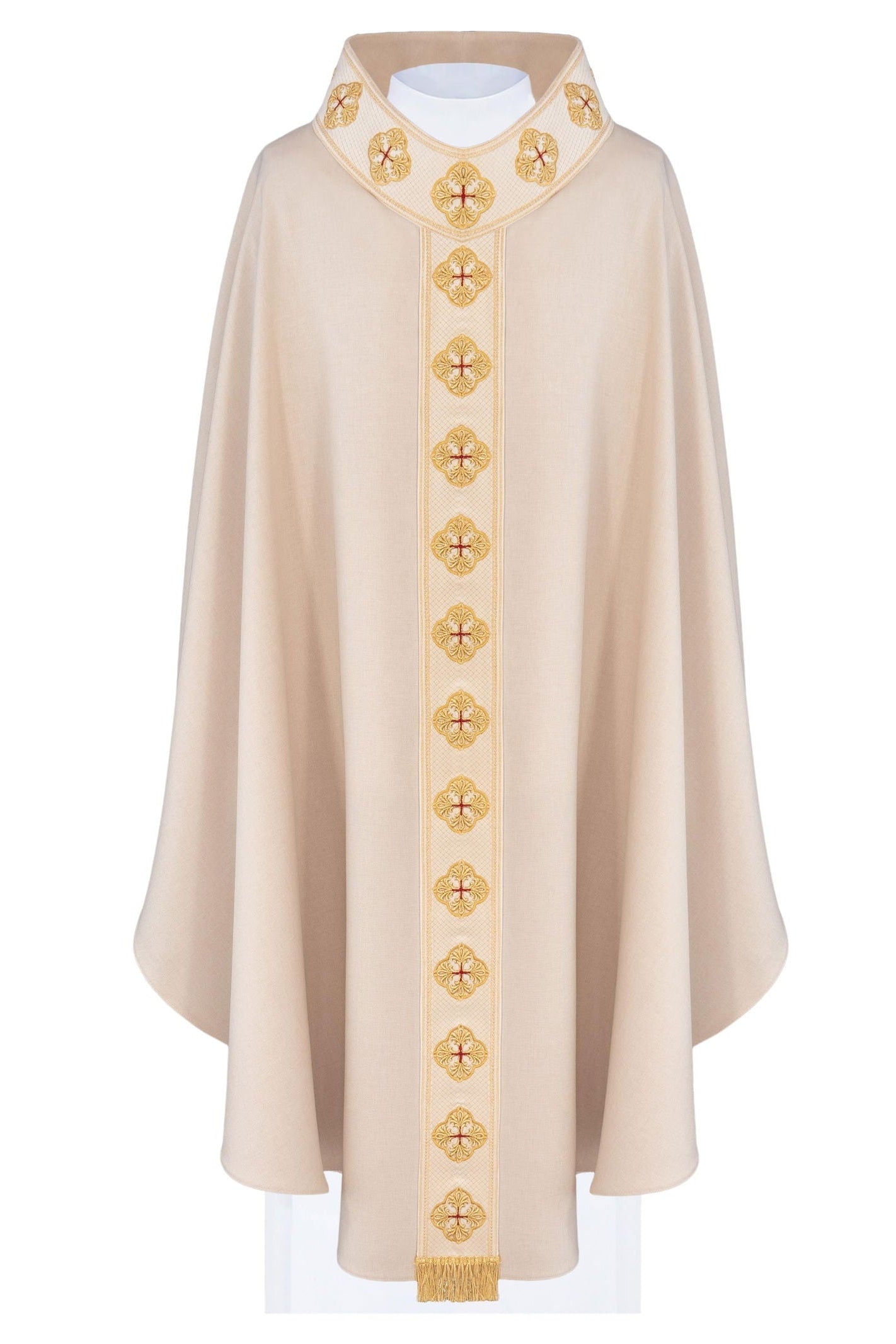 Chasuble in ecru with embroidered belt and cross collar