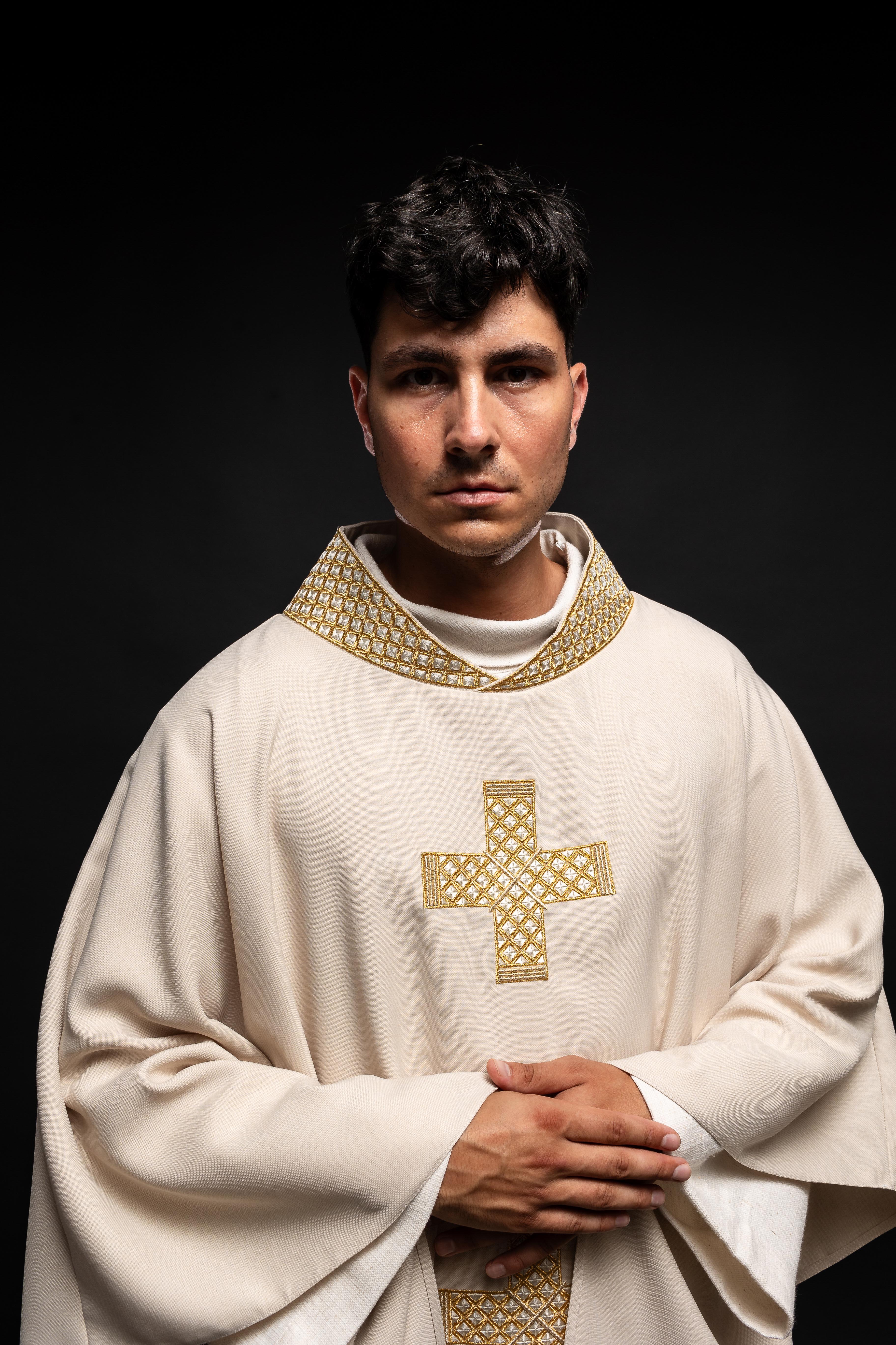 Chasuble in ecru color with embroidered crosses and collar