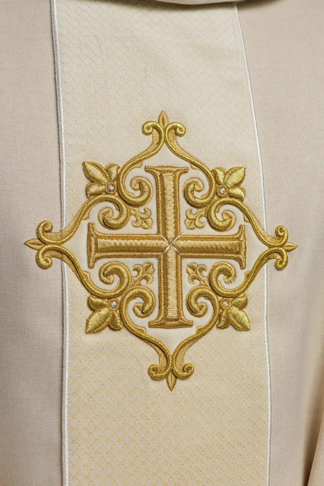 Chasuble with ecru velvet belt and cross embroidery