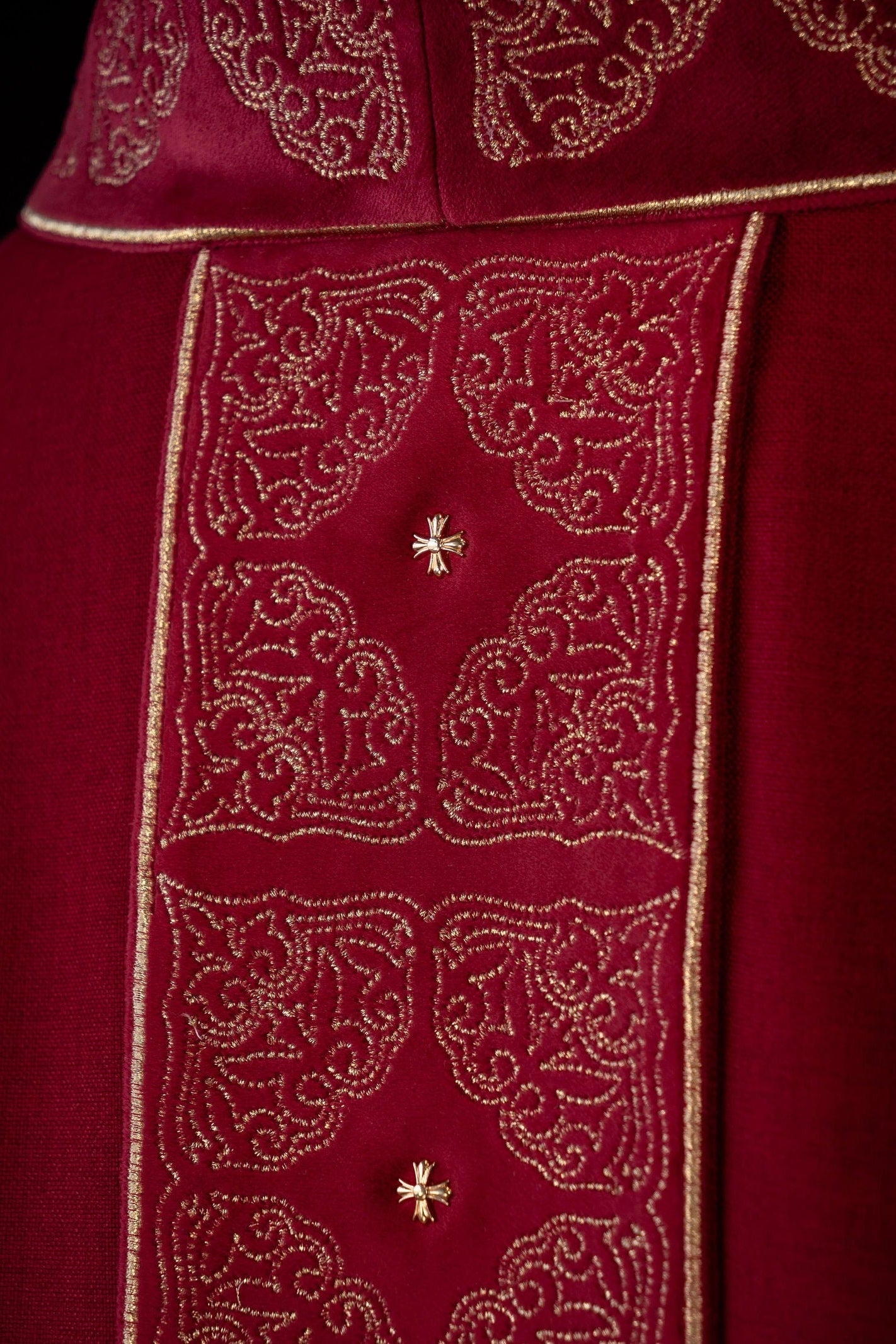 Chasuble with richly embroidered belt and collar in red