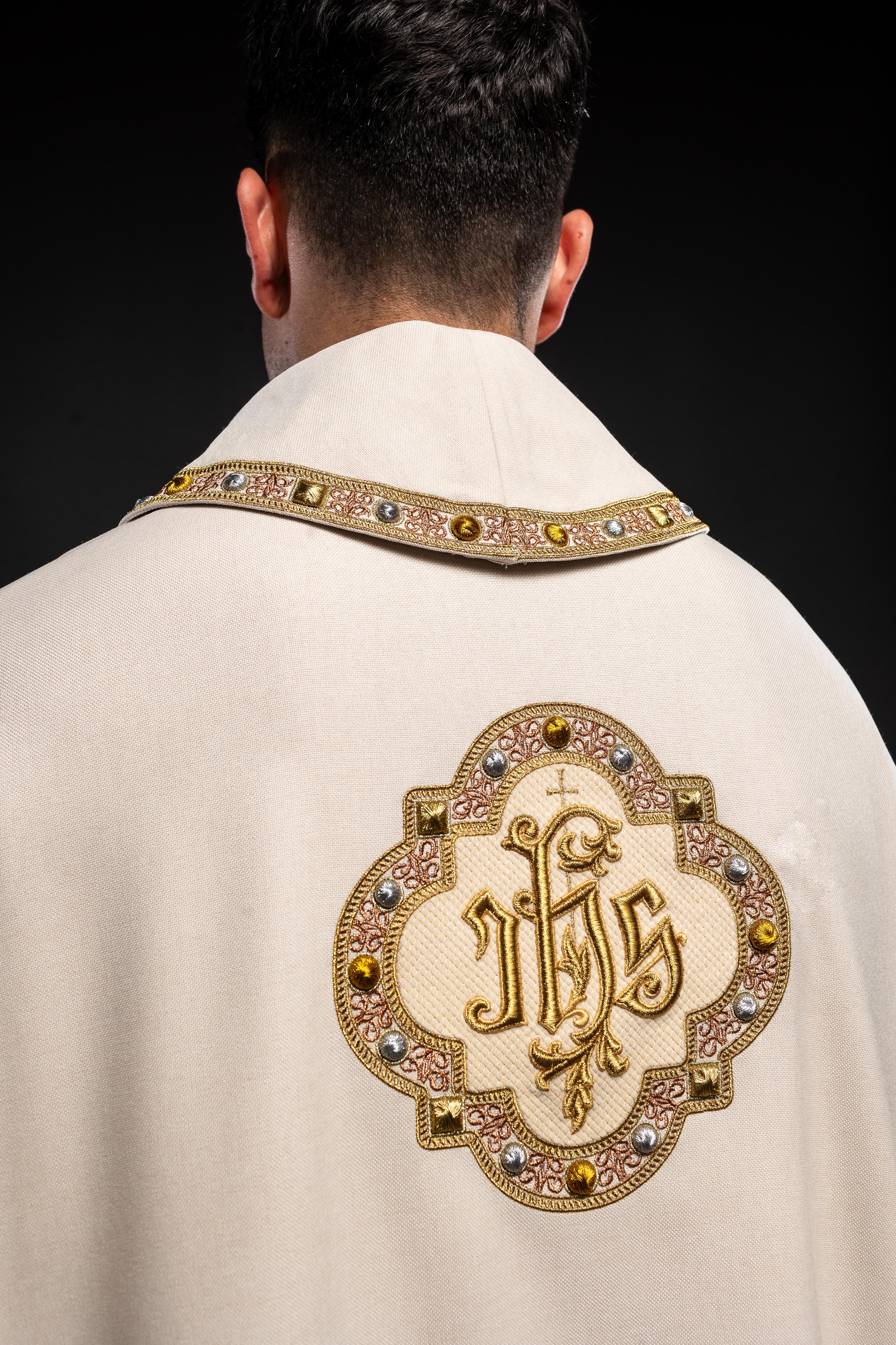 Chasuble with richly embroidered belt and piping around IHS embroidery I collar in ecru color