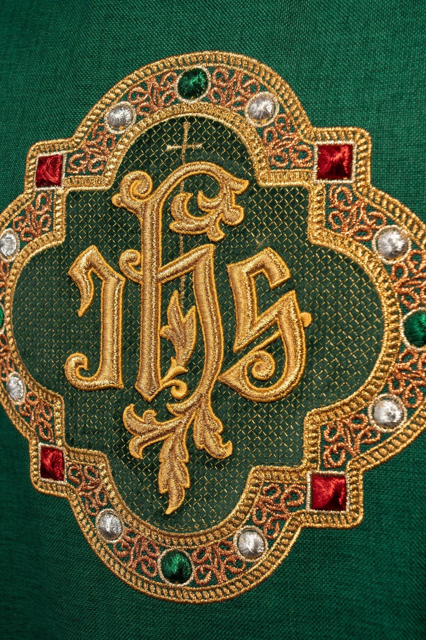 Chasuble with richly embroidered belt and piping around the IHS I collar embroidery in green