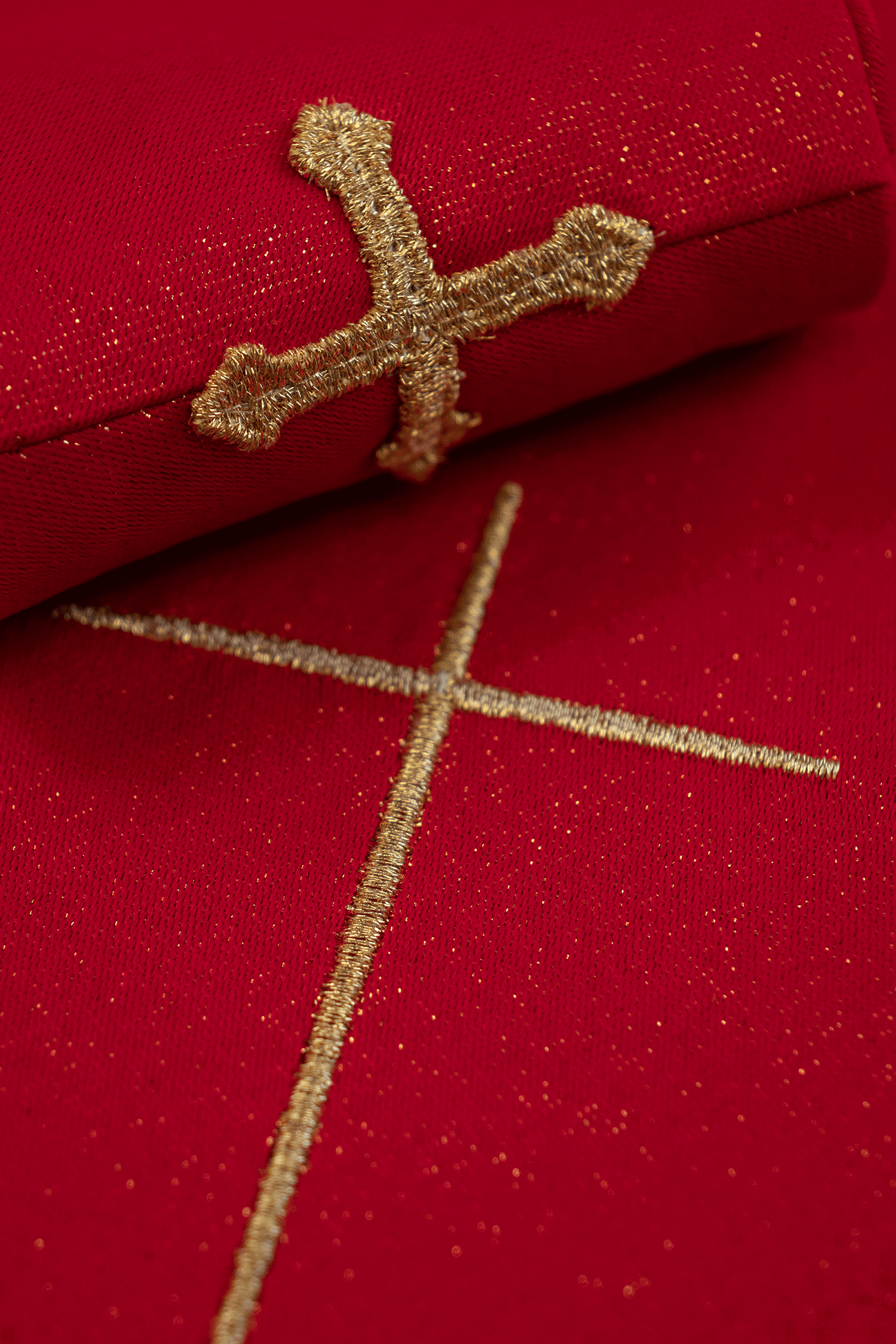 Chasuble of shiny fabric richly embroidered in red