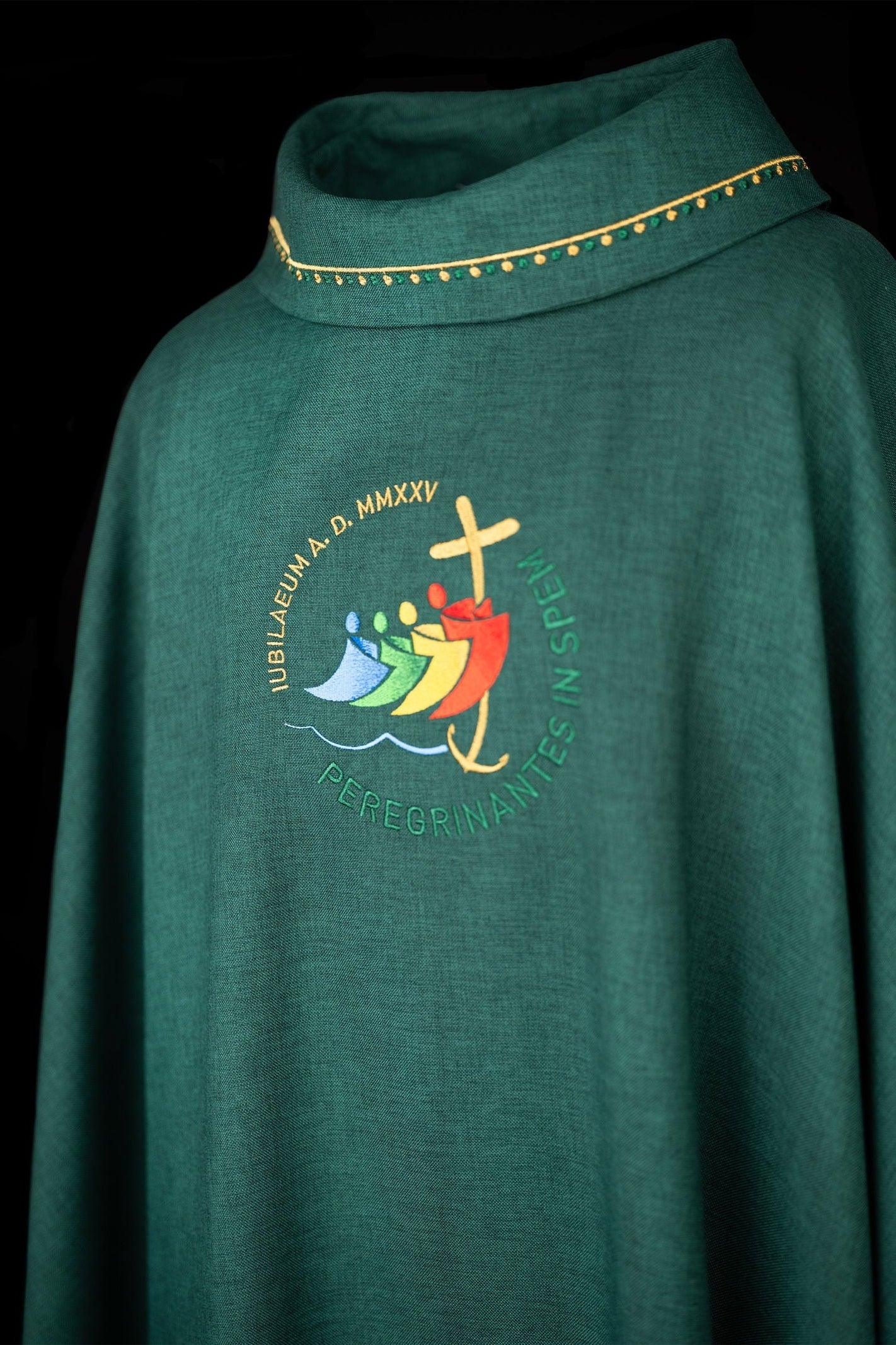 Chasuble with jubilee embroidery with collar trim in green